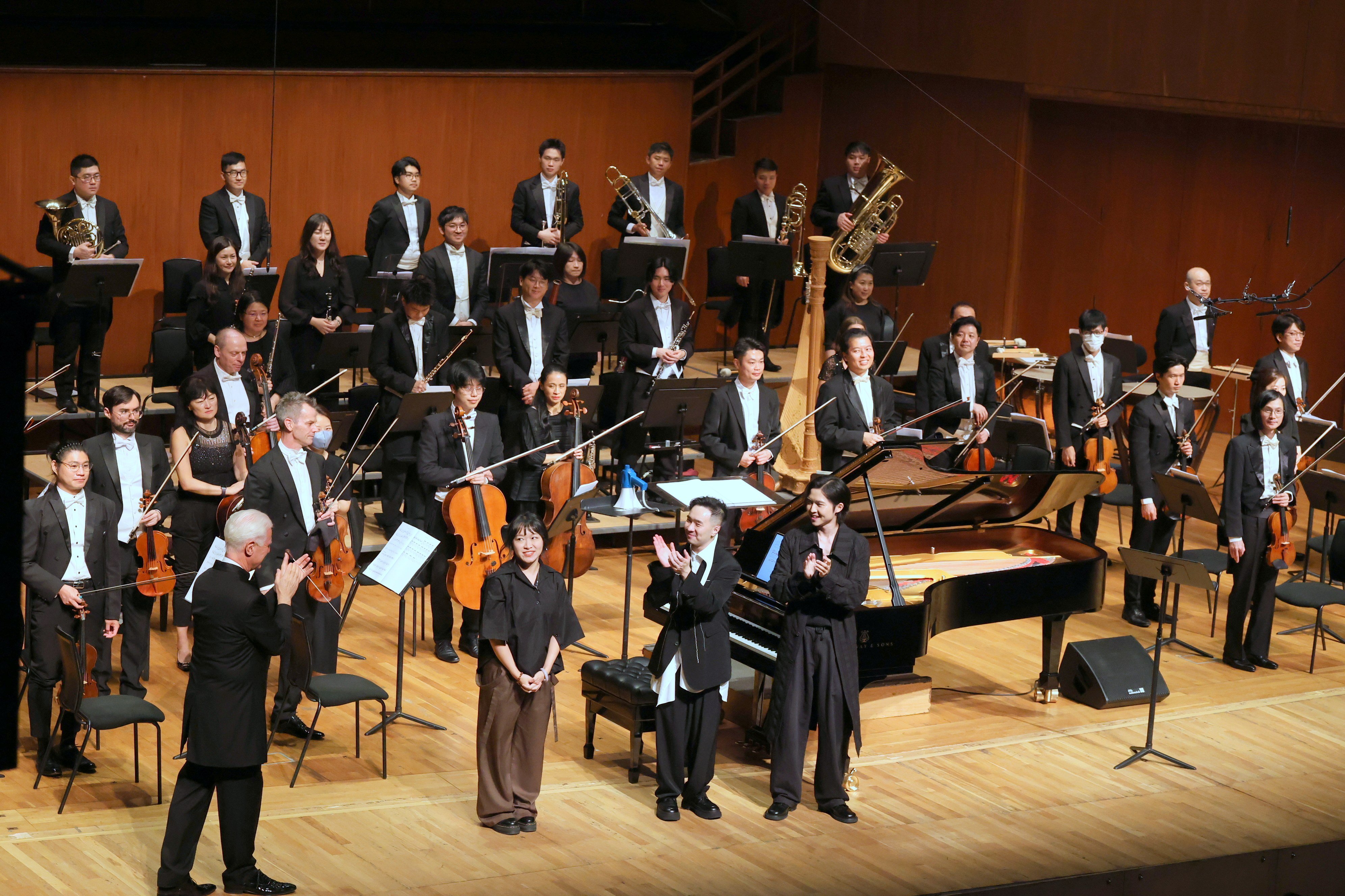 Time (in-)Linear composer Alice Yeung (second from left) on stage with conductor Christoph Poppen (left), jazz pianist Daniel Chu (second from right) and CY Leo (right) after the world premiere of Yeung’s concerto for chromatic harmonica, jazz piano and orchestra, on June 27, 2026. Photo: Hong Kong Sinfonietta