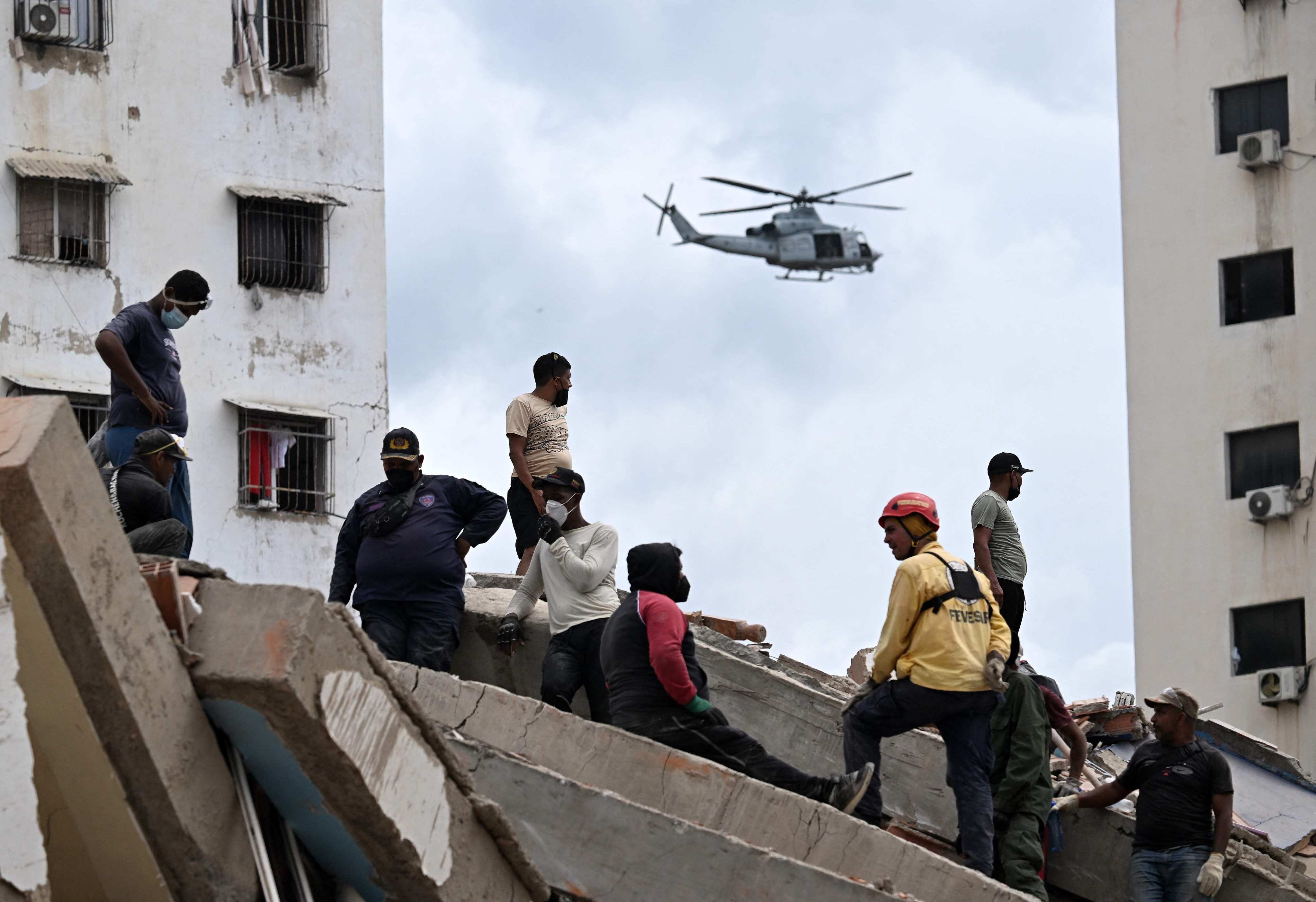 A US Marines helicopter overflies a quake-hit area in Caraballeda, La Guaira state, Venezuela. Photo: AFP