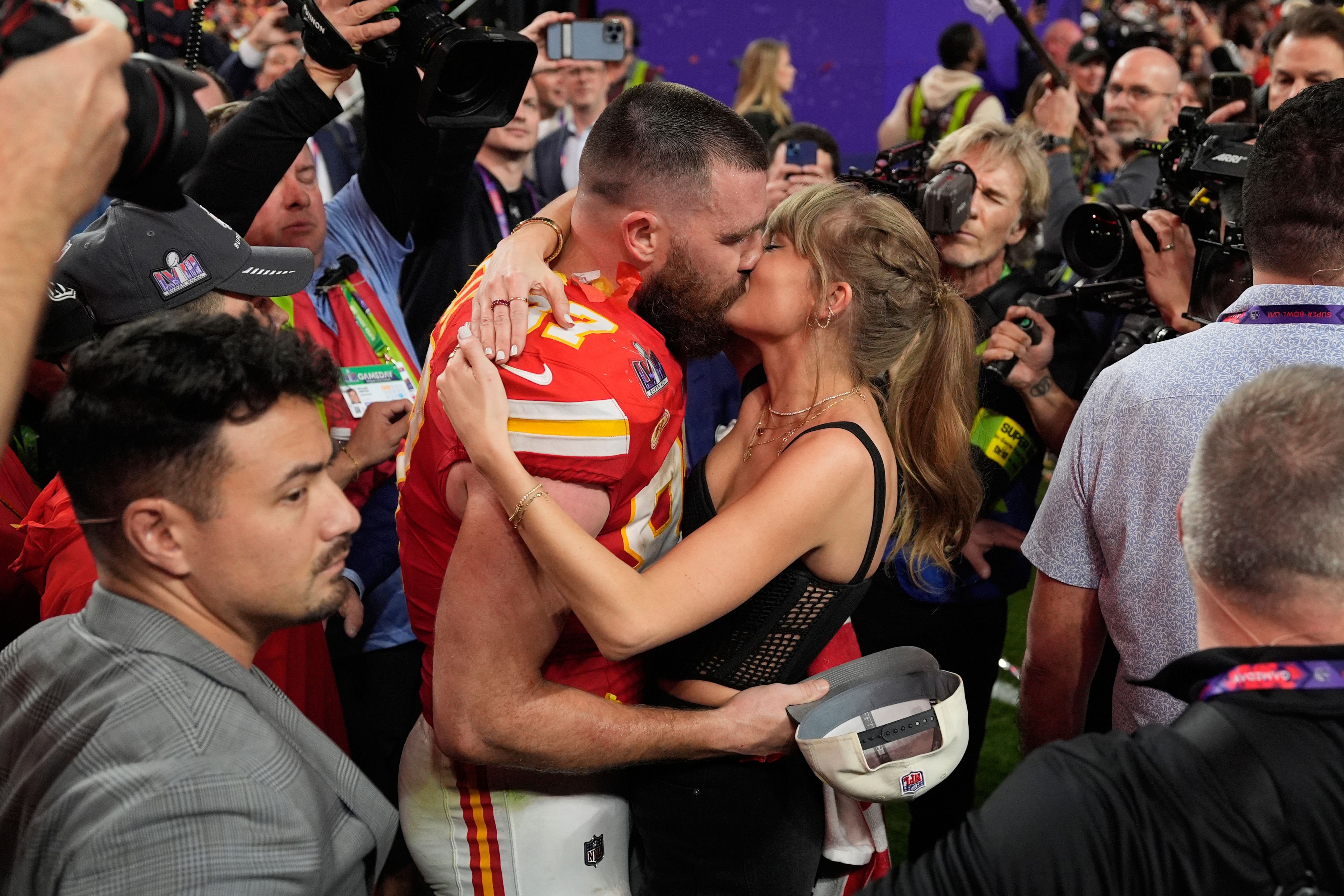 Travis Kelce (87) kisses Taylor Swift after the Super Bowl in Las Vegas in February 2024. Photo: AP Photo