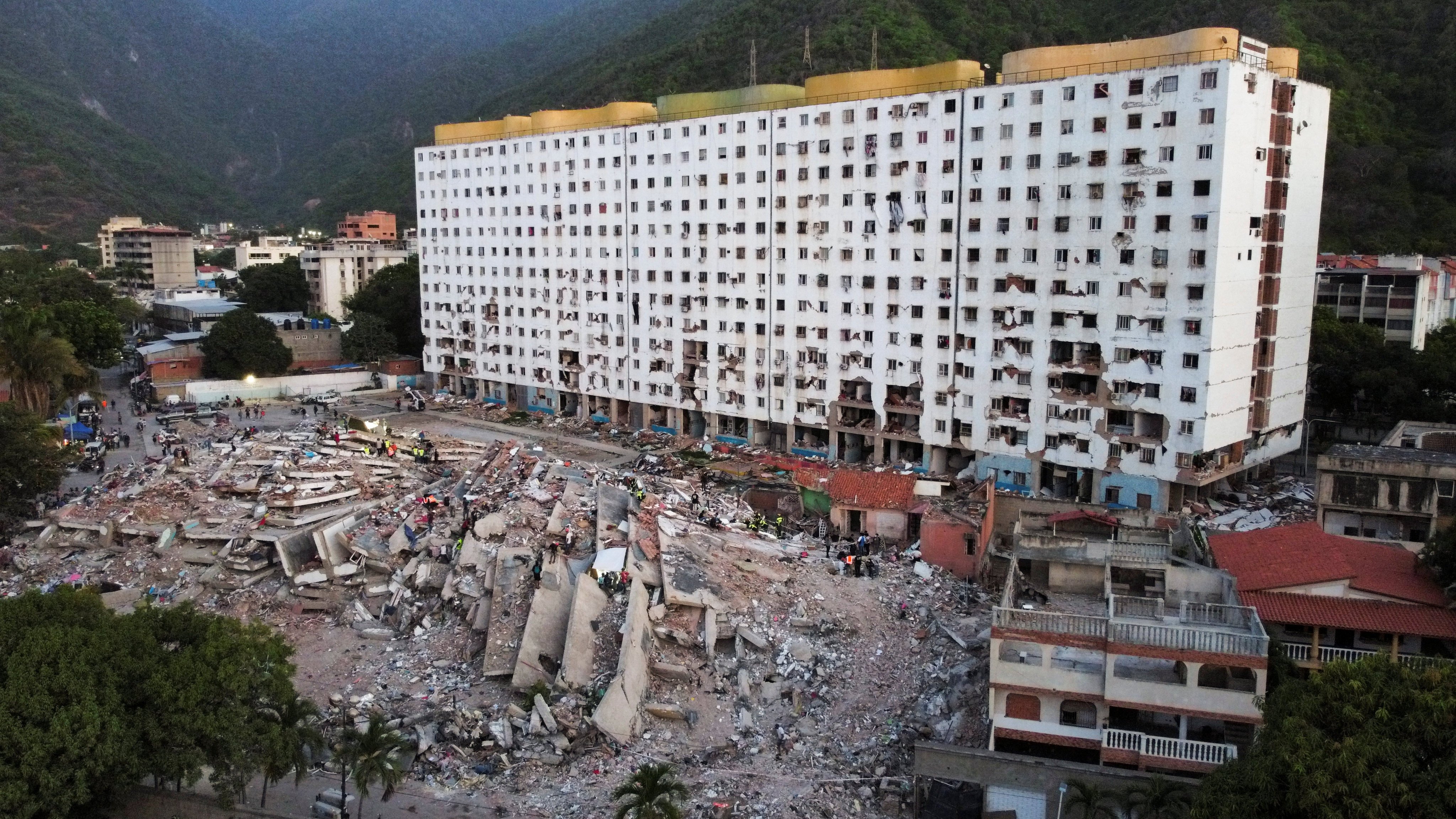The site of a collapsed building in Los Cocos. Photo: Reuters