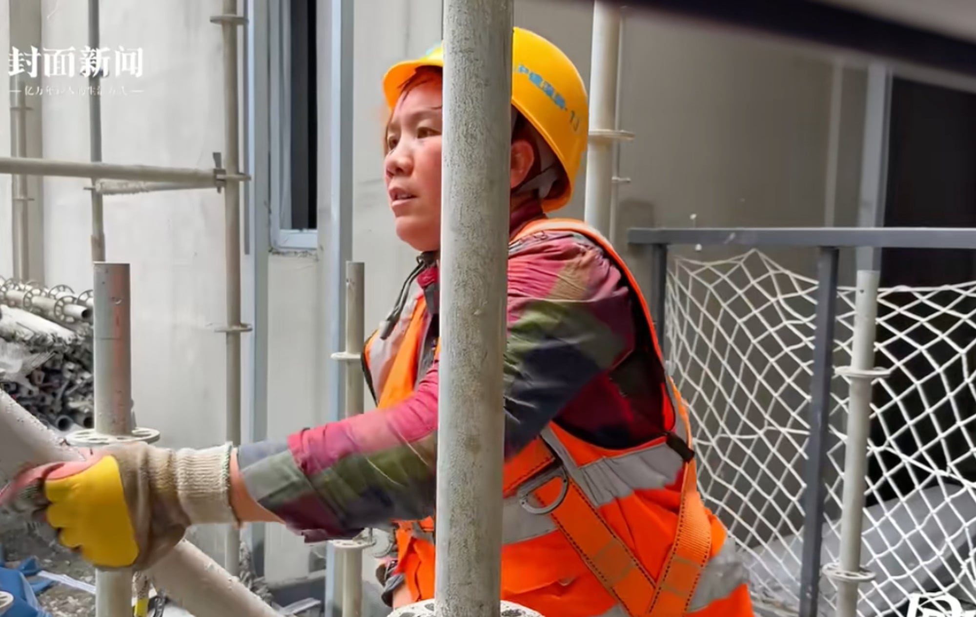 Lacking other marketable skills, Zou worked as a cleaner and a florist’s assistant before spending the last decade carrying steel tubes at construction sites. Photo: Handout Lacking other marketable skills, Zou worked as a cleaner and a florist’s assistant before spending the last decade carrying steel tubes at construction sites. Photo: Handout