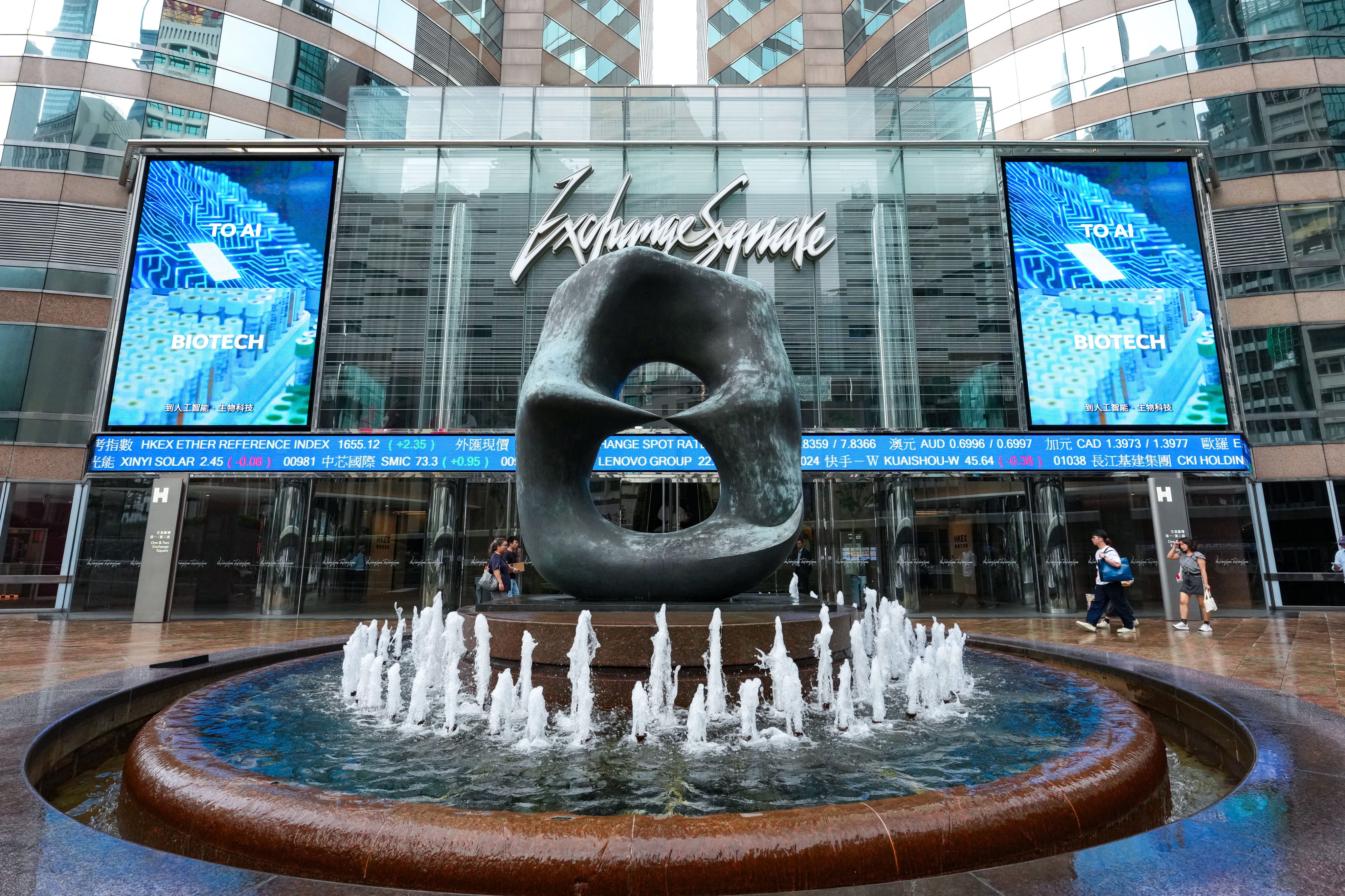 Data from bourse operator Hong Kong Exchanges and Clearing, based in Exchange Square in Central, shows more than 430 companies waiting for IPOs. Photo: Jelly Tse