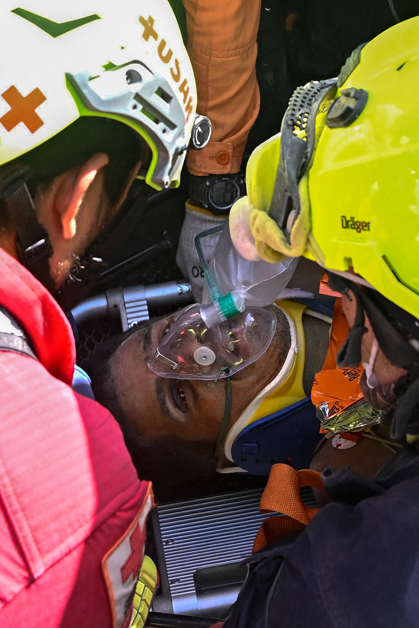 Hernan Gil, a survivor of Venezuela’s twin earthquakes, is helped by rescuers before being rushed into an ambulance in Catia La Mar on Thursday. Photo: AFP