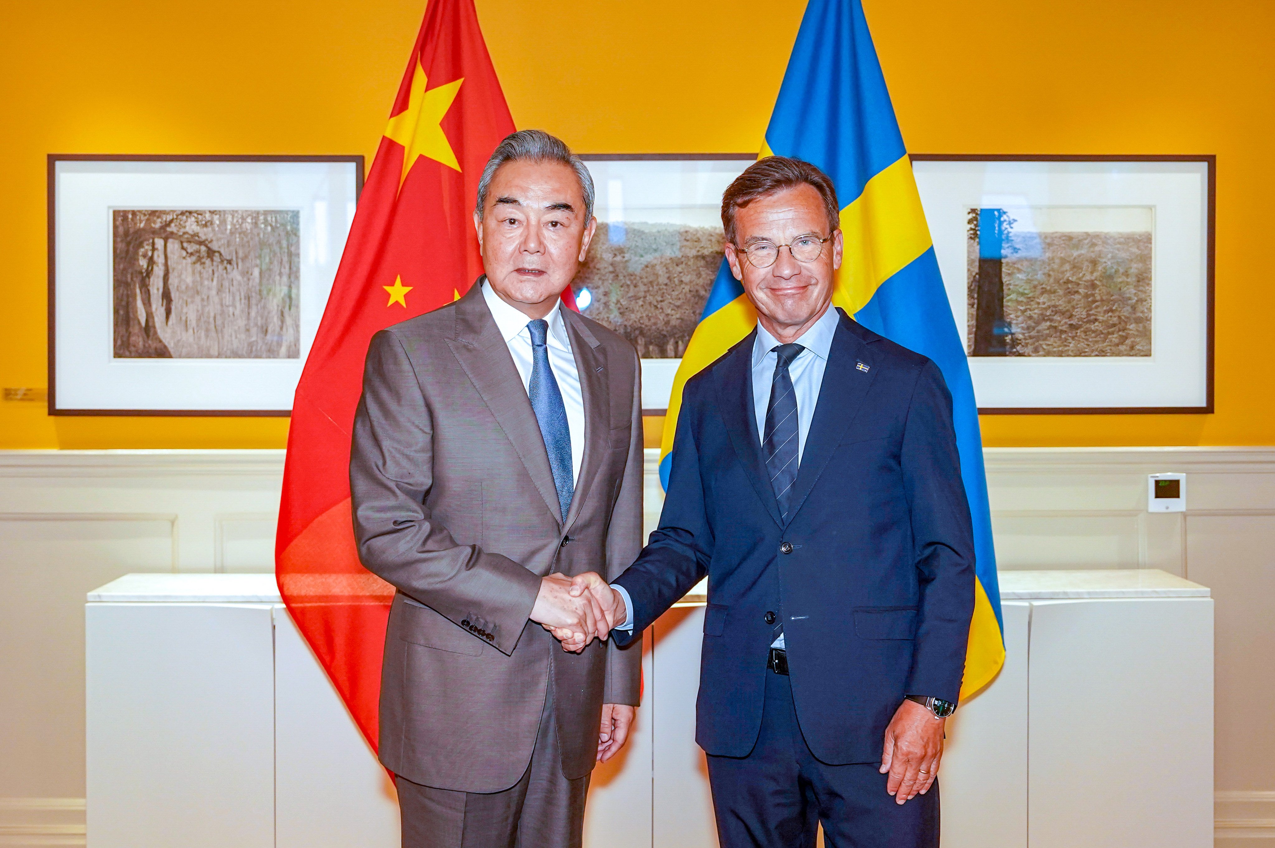 Swedish Prime Minister Ulf Kristersson welcomes Chinese Foreign Minister Wang Yi to Stockholm on July 4. Photo: Xinhua