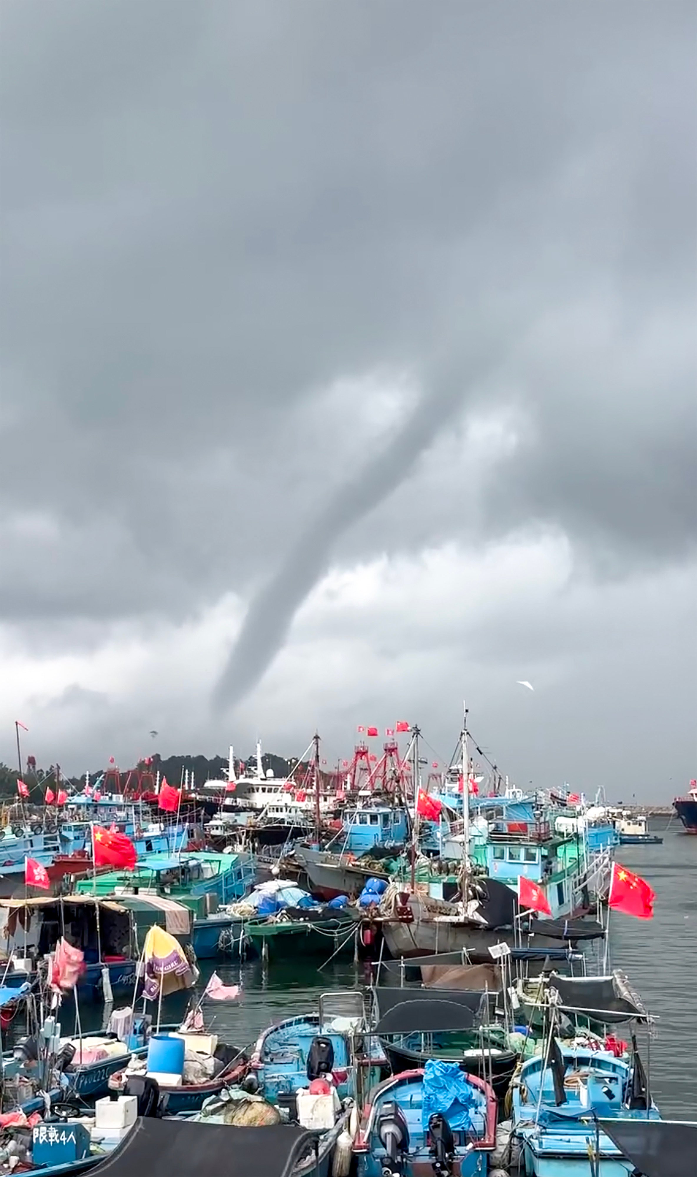 A screenshot of a video on Threads shows a suspected waterspout off Cheung Chau. Photo: Threads/dottiehidee