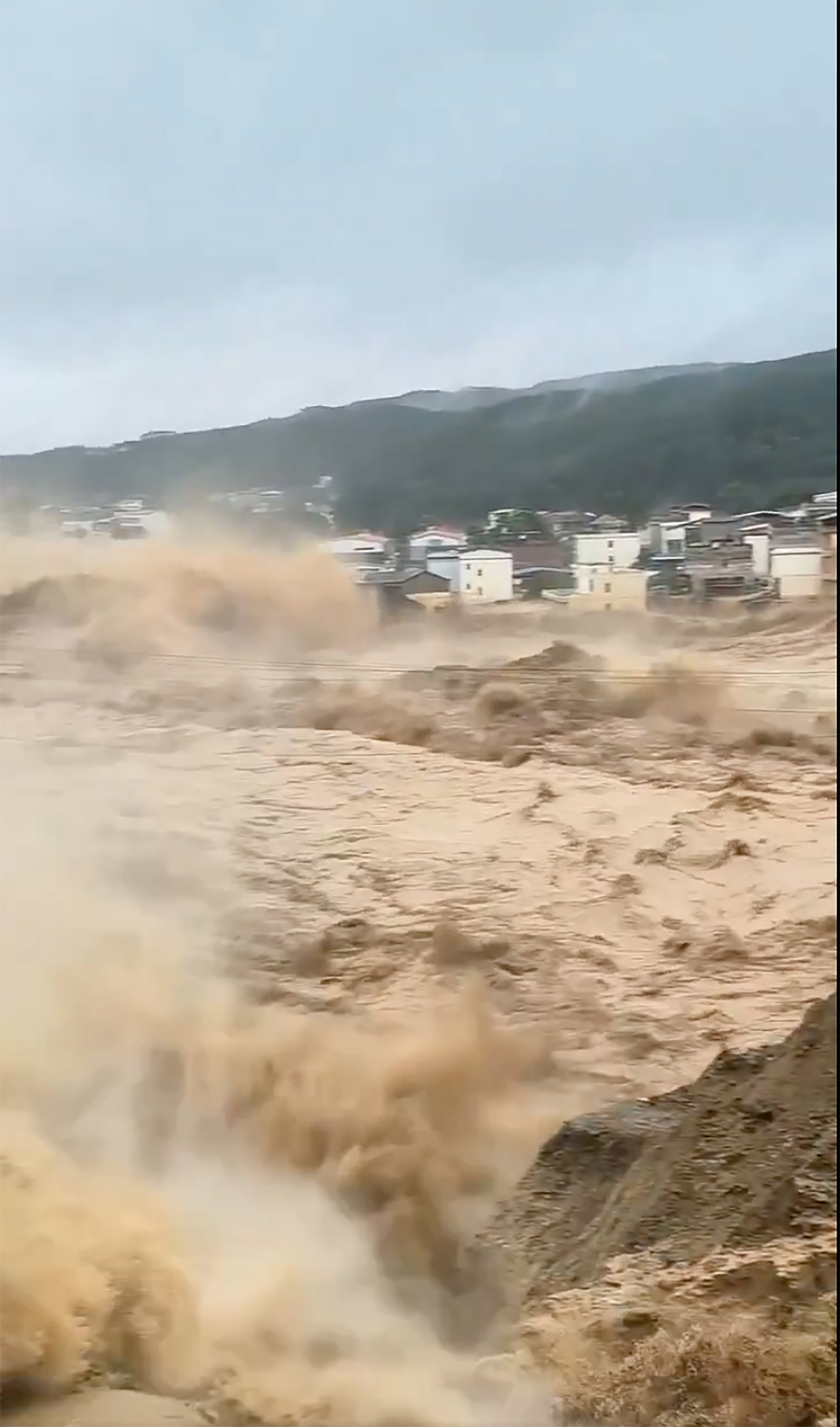 Breaches and flooding were spotted at multiple reservoirs in the city of Hengzhou and Binyang county in Guangxi Zhuang autonomous region. Photo: Handout