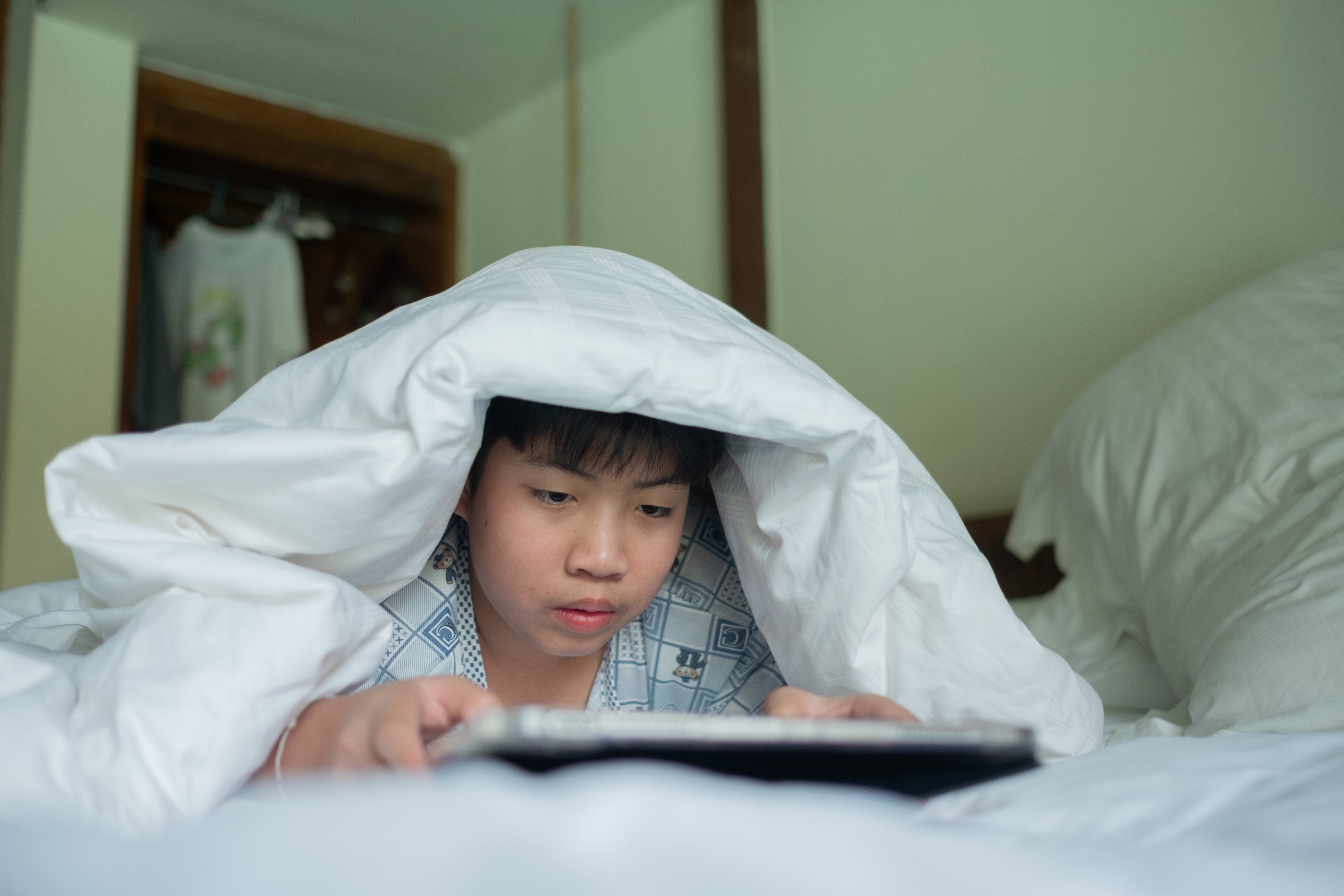 Young Hong Kong children face online gaming addiction, with cases as severe as a seven-year-old spending HK$8,000, raising future gambling concerns. Photo: Shutterstock