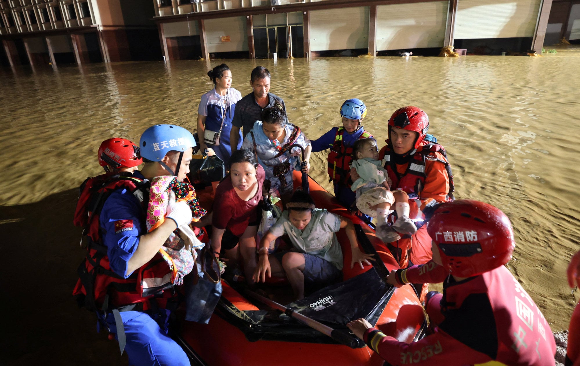 Rescuers evacuate residents after floodwaters inundate their village downstream of a dam breach in the Liulan Reservoir following heavy rainfall in Hengzhou, Guangxi Zhuang autonomous region. Photo: Reuters Rescuers evacuate residents after floodwaters inundate their village downstream of a dam breach in the Liulan Reservoir following heavy rainfall in Hengzhou, Guangxi Zhuang autonomous region. Photo: Reuters
