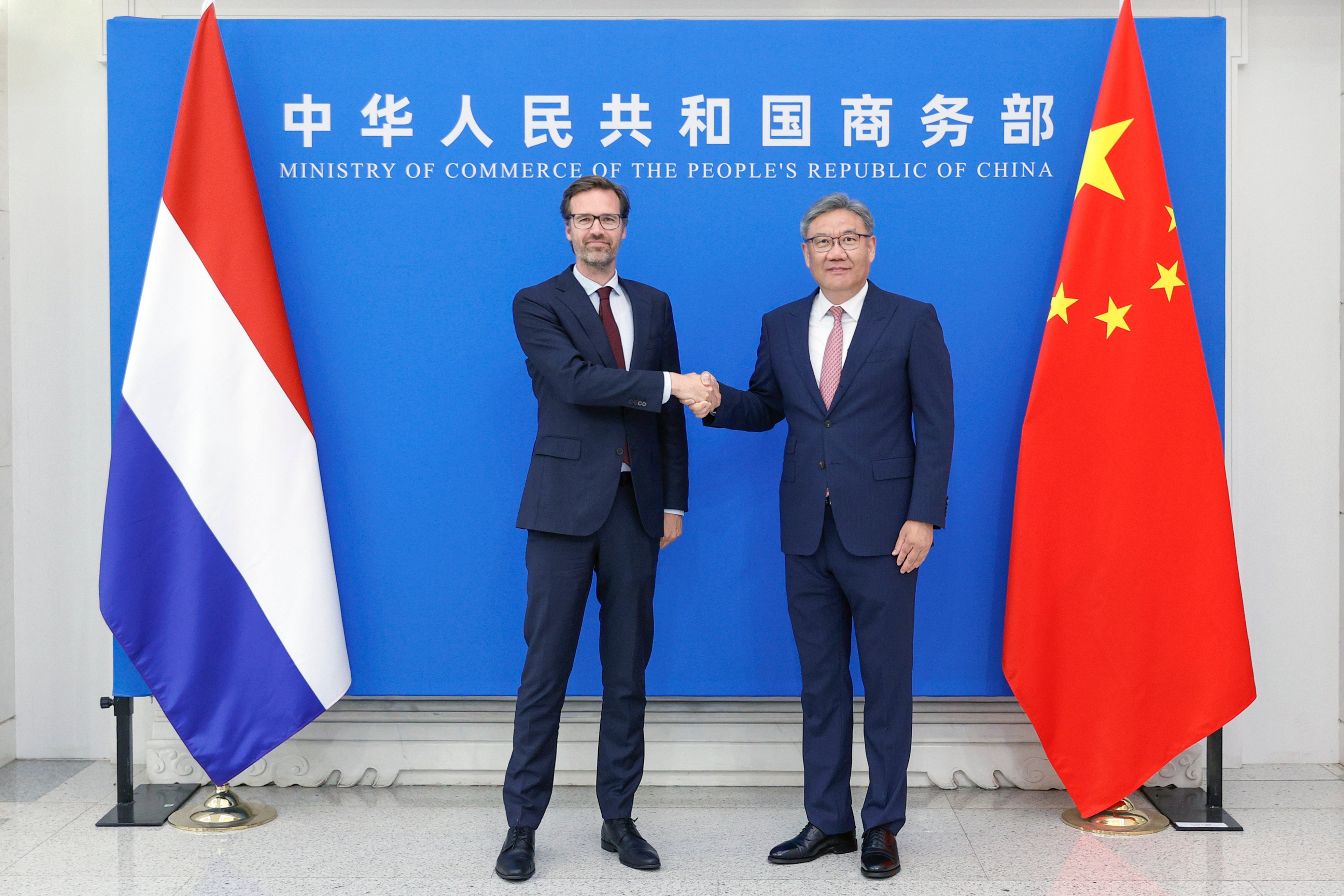 The Netherlands’ trade minister, Sjoerd Sjoerdsma (left), shakes hands with China’s commerce minister, Wang Wentao, in Beijing on Tuesday. Photo: Ministry of Commerce