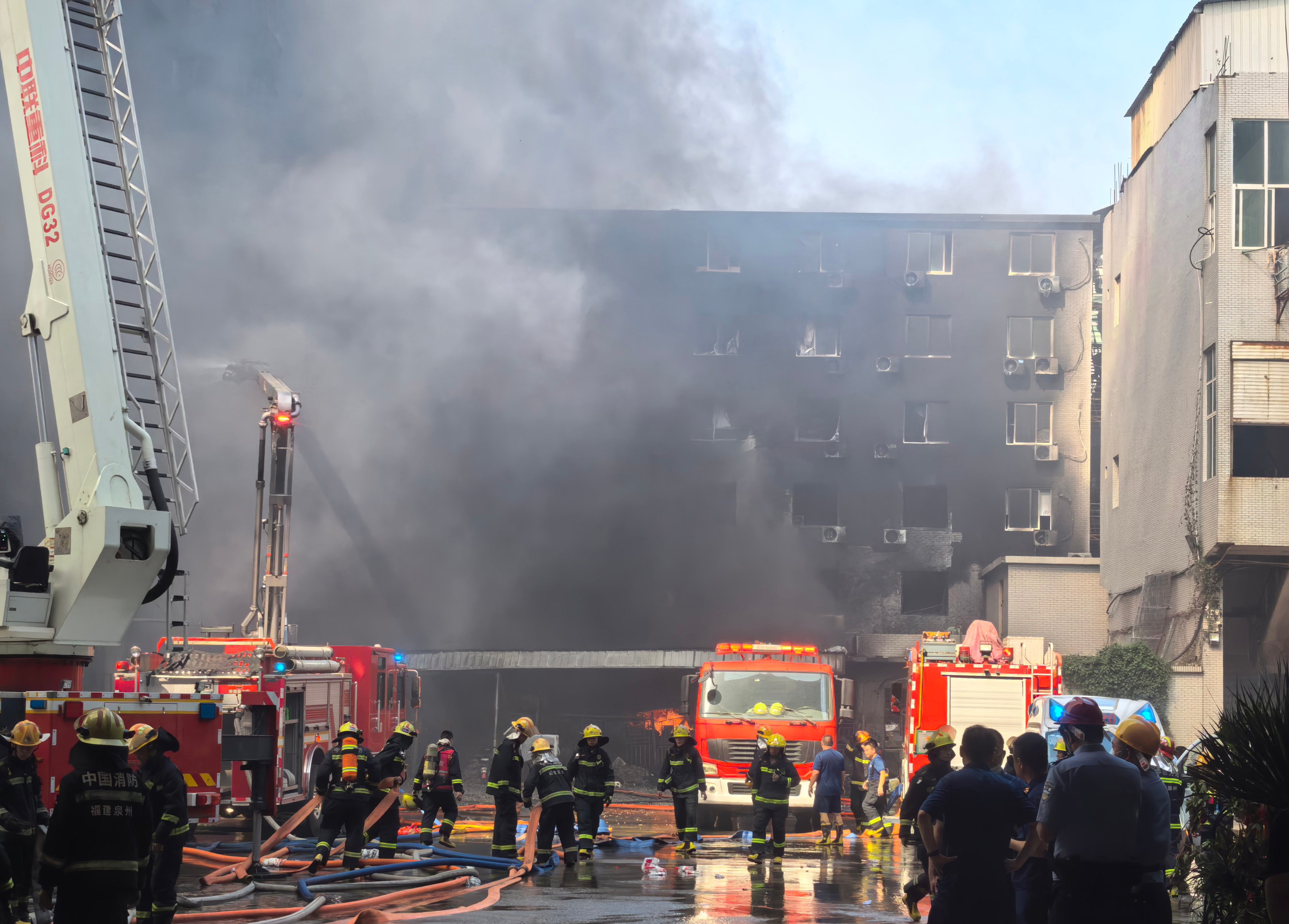 Firefighters attend a footwear factory fire in the township of Chendai in Jinjiang on Thursday. Photo: Xinhua