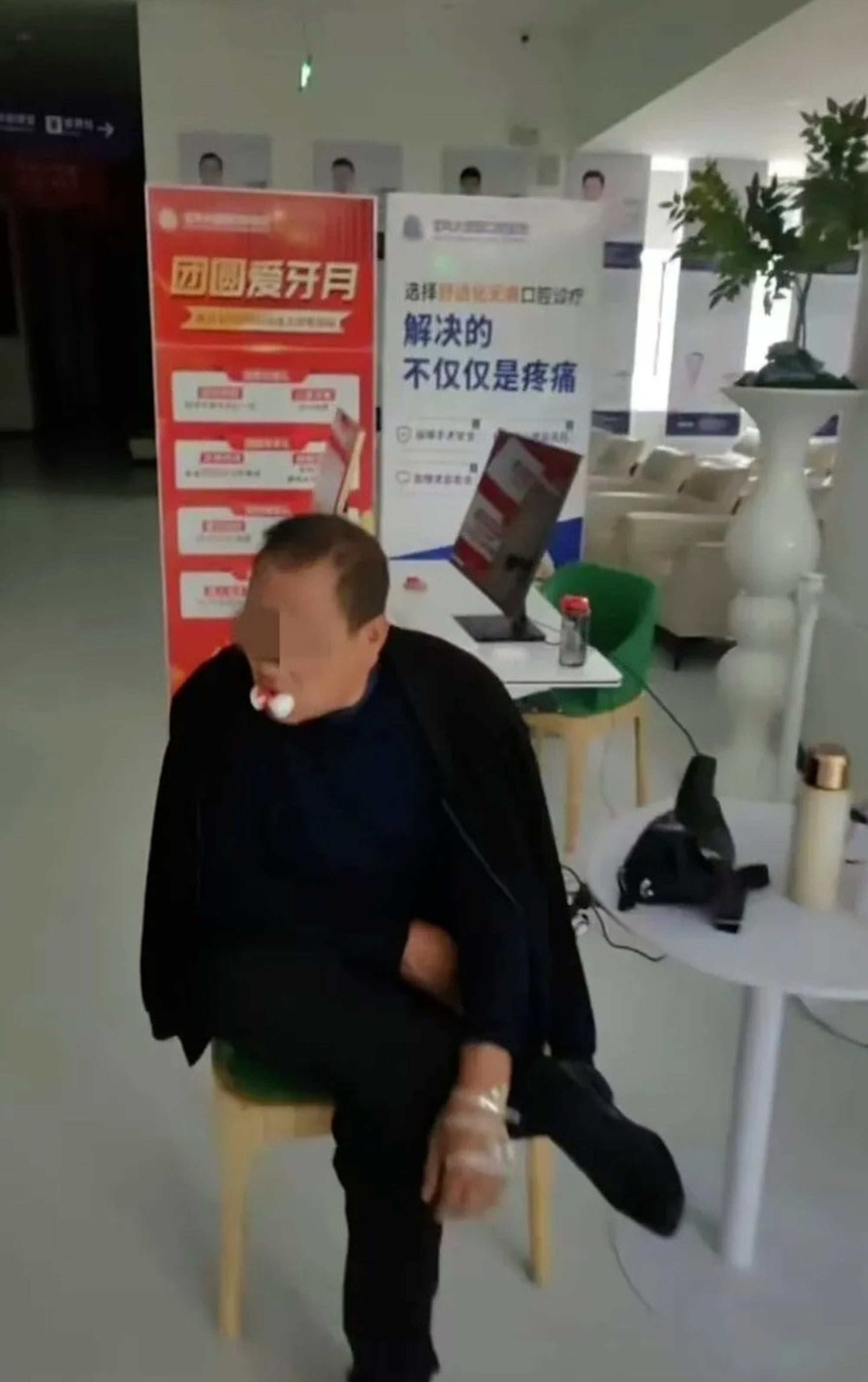 When Li’s son found him, his mouth was full of blood, and he only had 30 yuan (US$4.5) left for bus fare. Photo: Handout When Li’s son found him, his mouth was full of blood, and he only had 30 yuan (US$4.5) left for bus fare. Photo: Handout