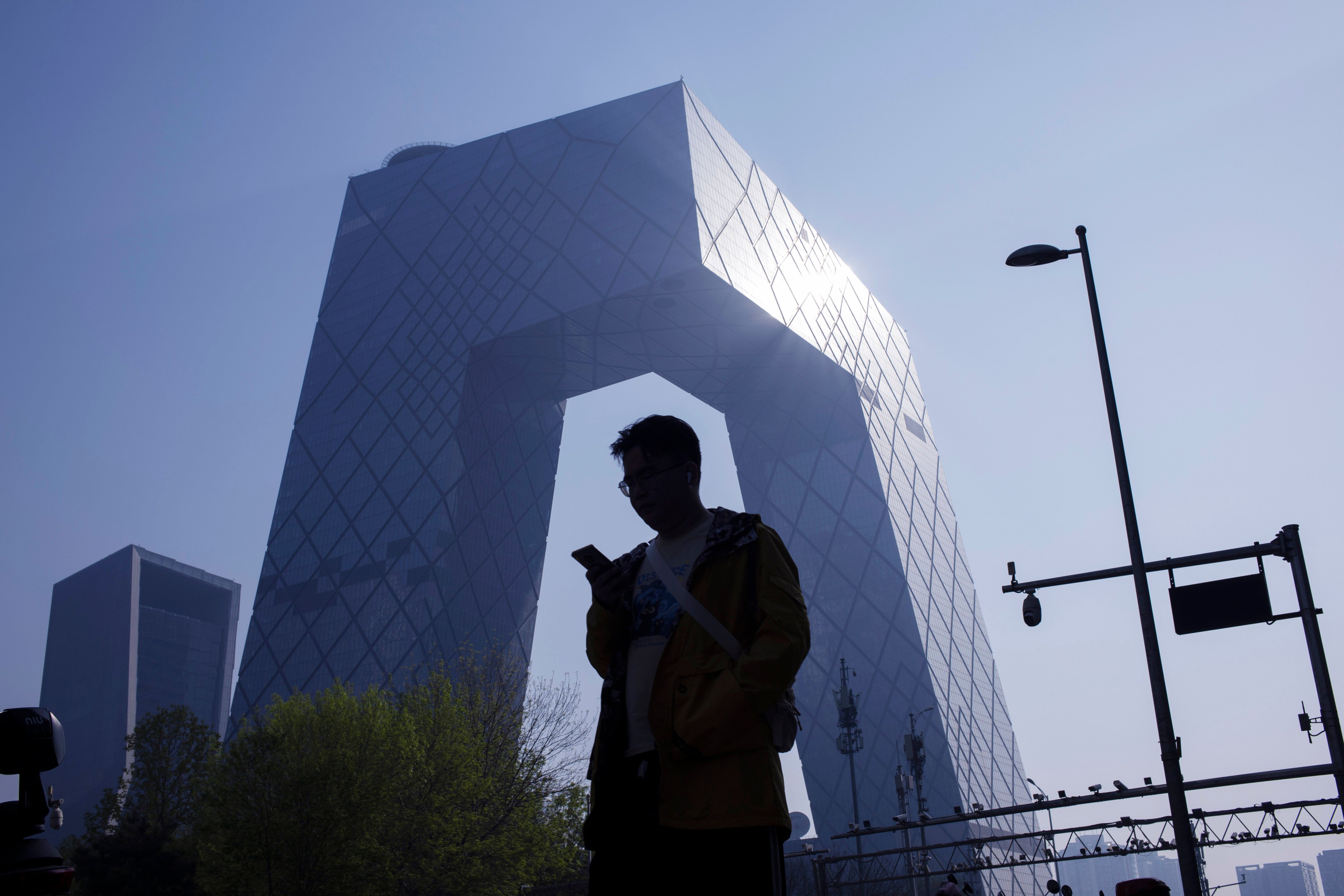 scmp.com - Sylvia Ma - Chinese political journal calls for 'patient capital' amid AI investment frenzy