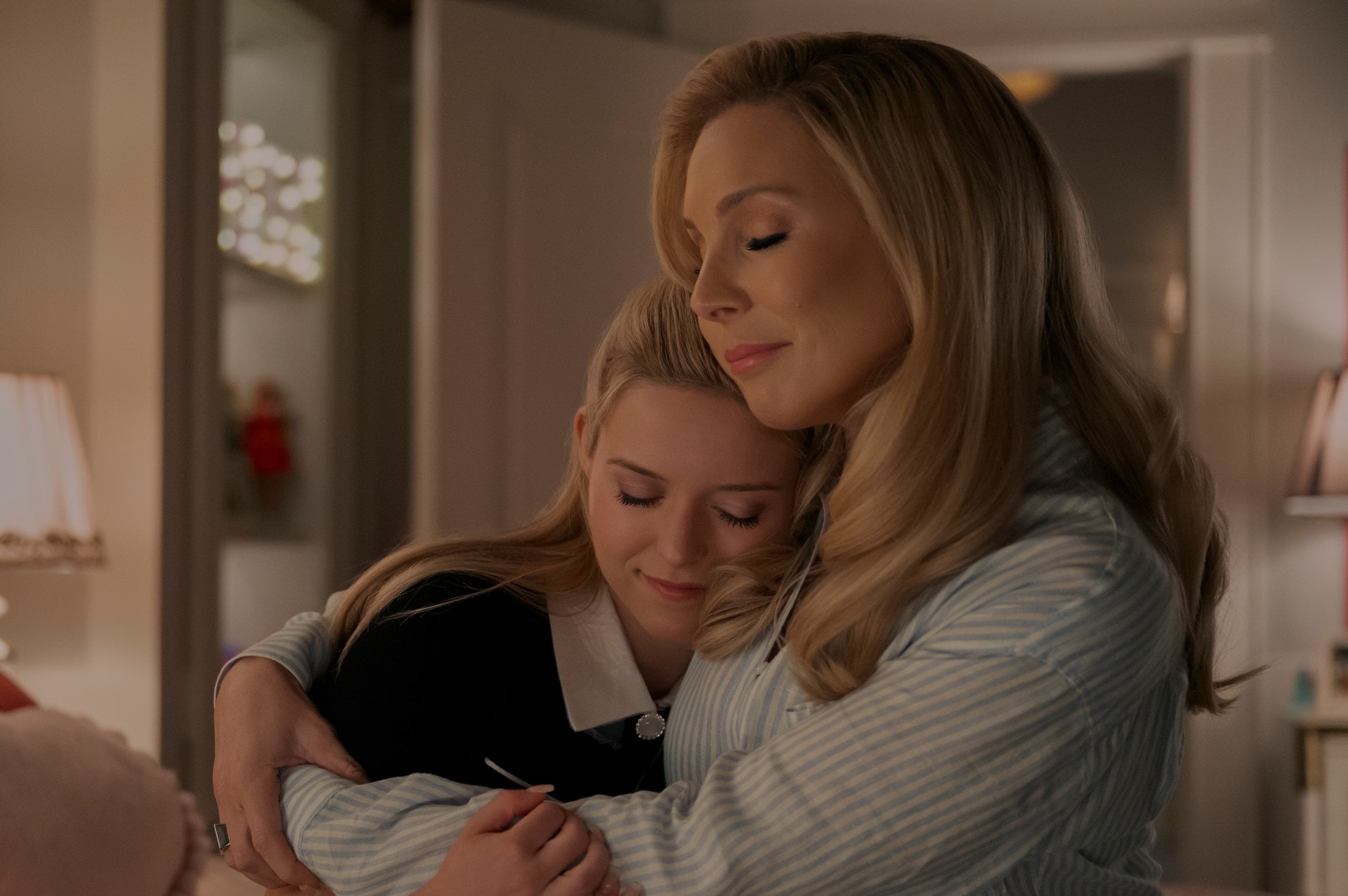 June Diane Raphael (right) plays Eva Woods, the mother of Elle Woods, in the Legally Blonde prequel. Photo: @junediane/Instagram