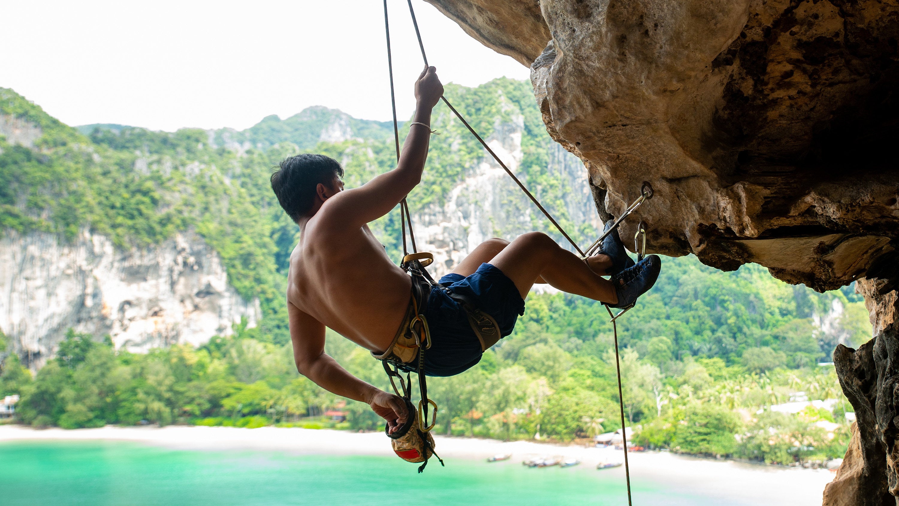 Like the cliff climber above, 19-year-old Li is an extreme sports enthusiast, and made a will leaving his nearly US$3 million estate to a childhood friend in case his high-risk obsession proves fatal. Photo: Shutterstock