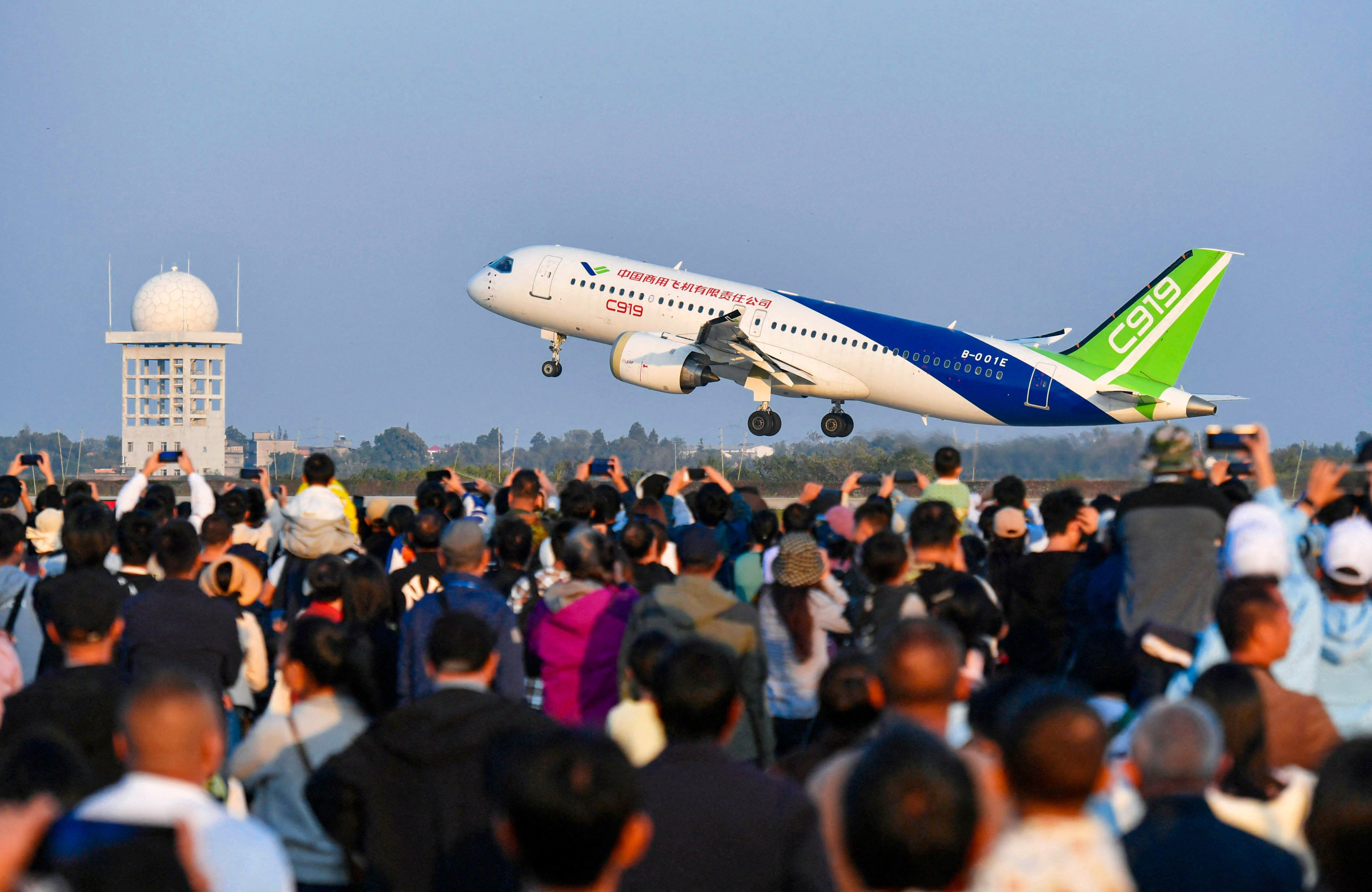 A crowd watches as China's domestically produced C919 passenger jet takes off at an air show in Nanchang, central Jiangxi province, on November 2, 2024. Photo: AFP