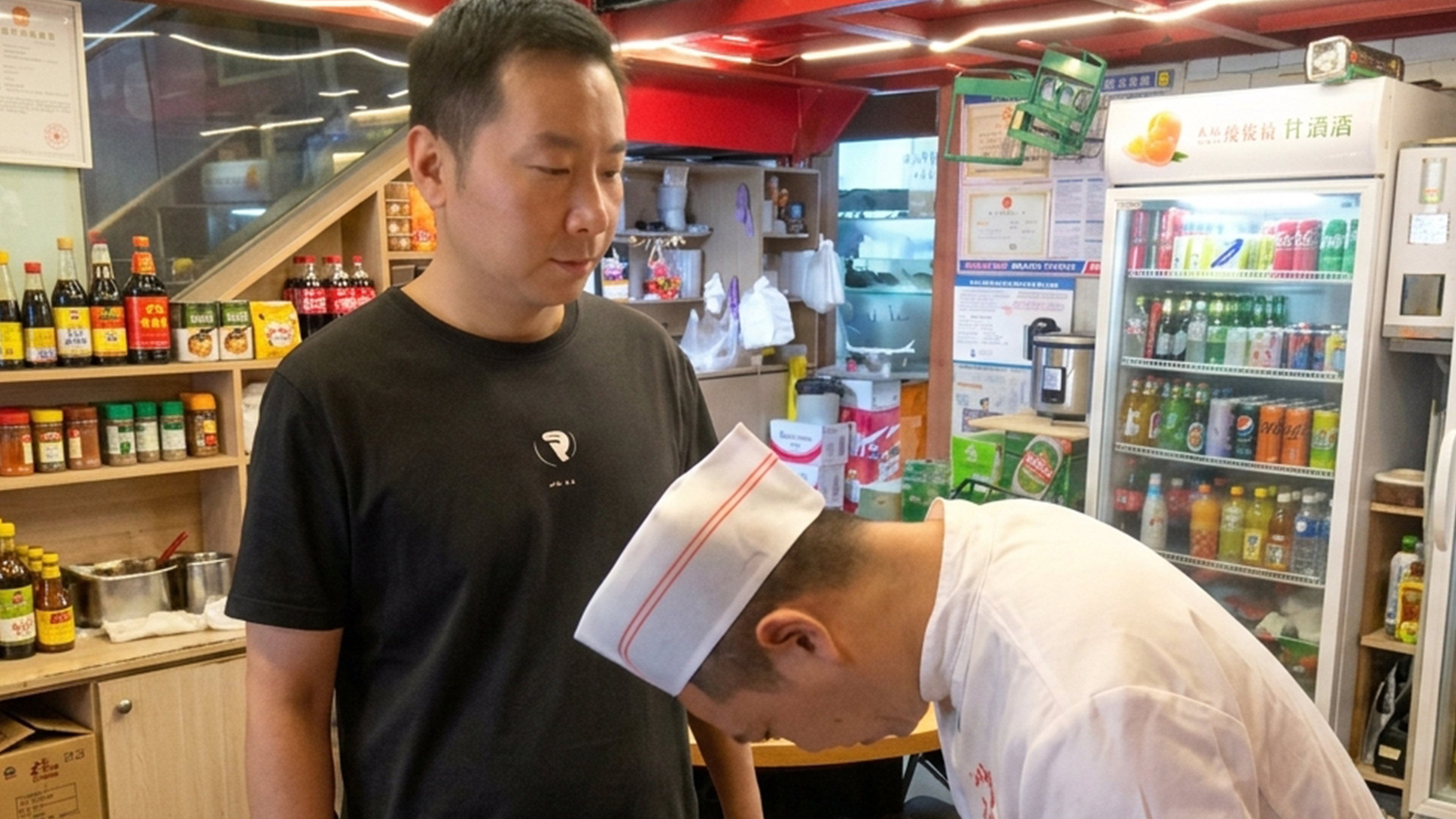 Henan restaurant owner Liang earned national praise for forgiving a chef whose mistake nearly destroyed his business and the offending staff was seen bowing in the photo above. Photo: Douyin