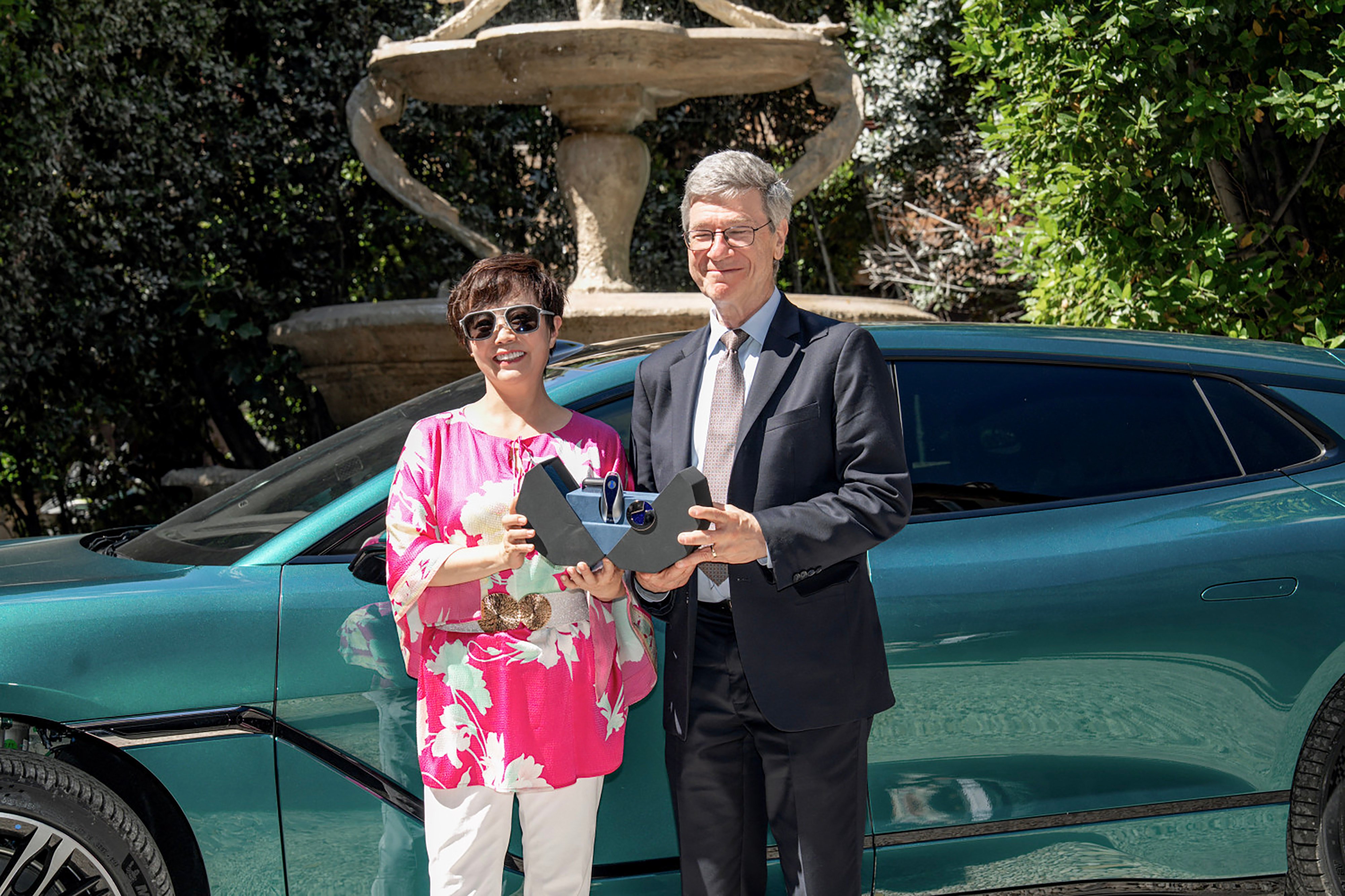 Jeffrey Sachs pictured in Rome with Stella Li, executive vice-president of BYD, which provided him with an electric car. Photo: BYD
