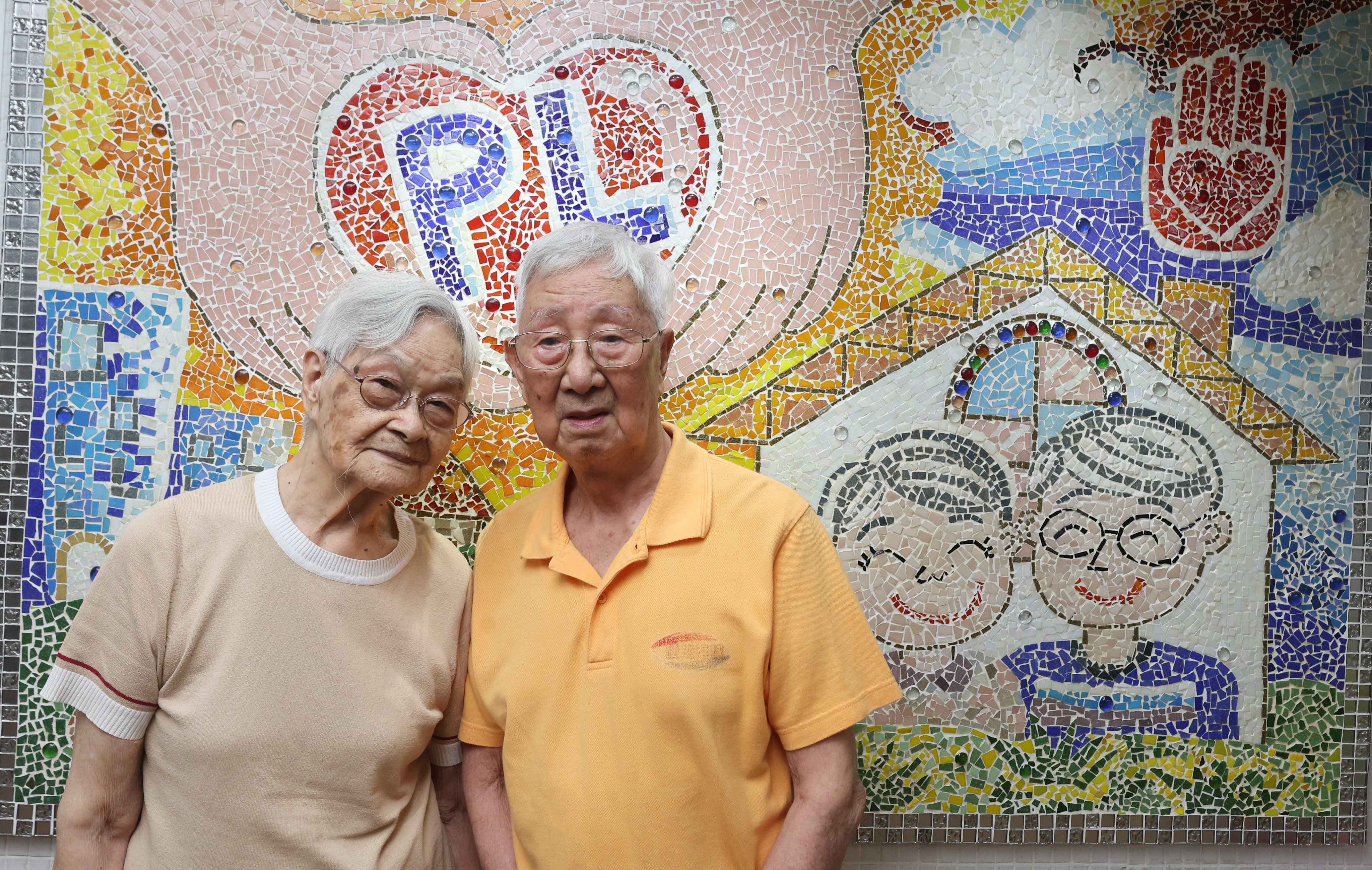 Chow Kam-shim (left) and her husband Lau Moon-wing. Photo: Edmond So