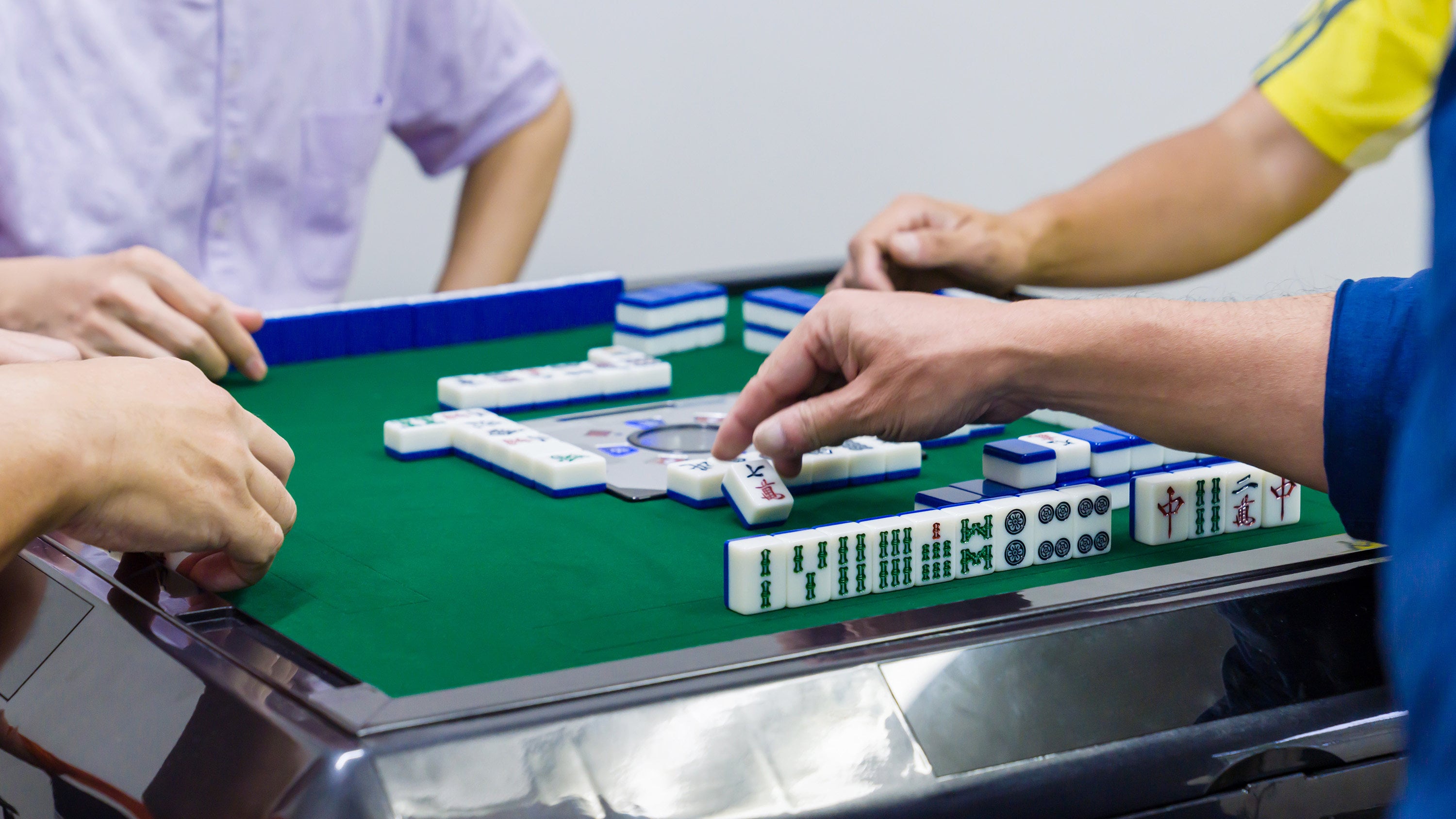 Though overnight mahjong is common in China, this ruling highlights unexpected legal risks with alcohol. Photo: Shutterstock
