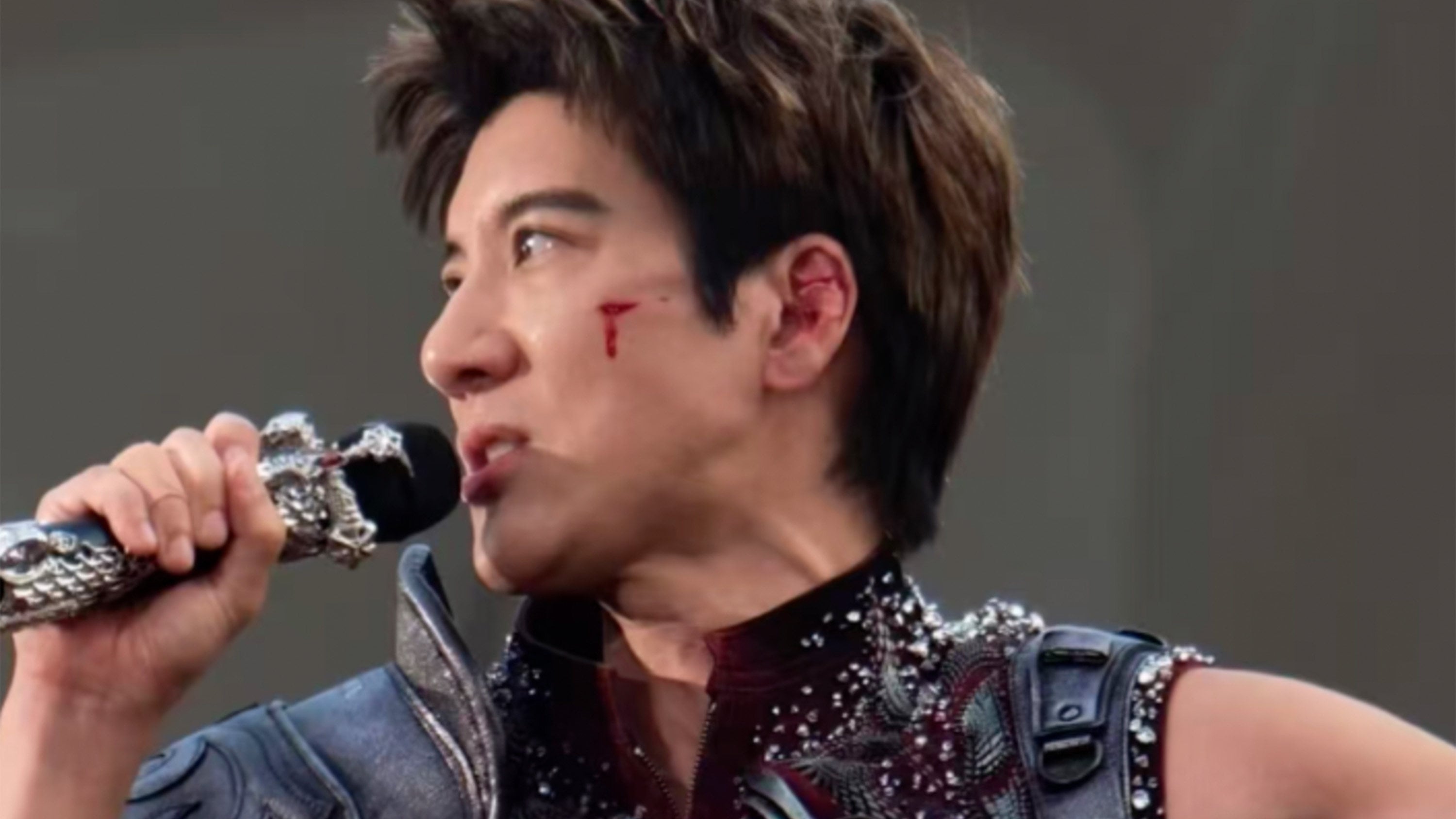 Taiwanese-American singer Leehom Wang was rushed for medical treatment after a shocking on-stage trip over a safety harness left him with 39 facial stitches during a concert in China. Photo: Weibo