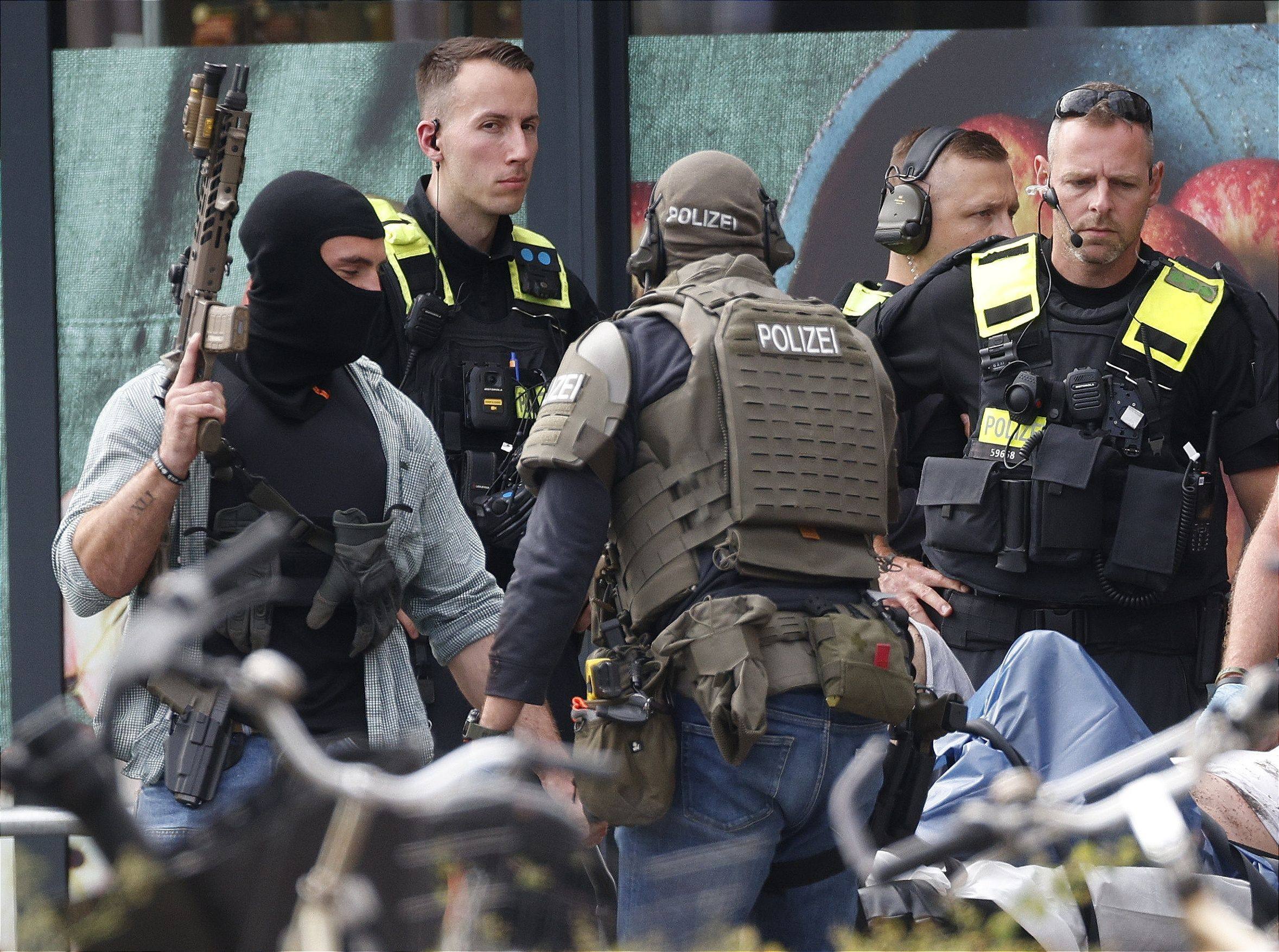 Police and emergency responders at the scene on Saturday. Photo: dpa