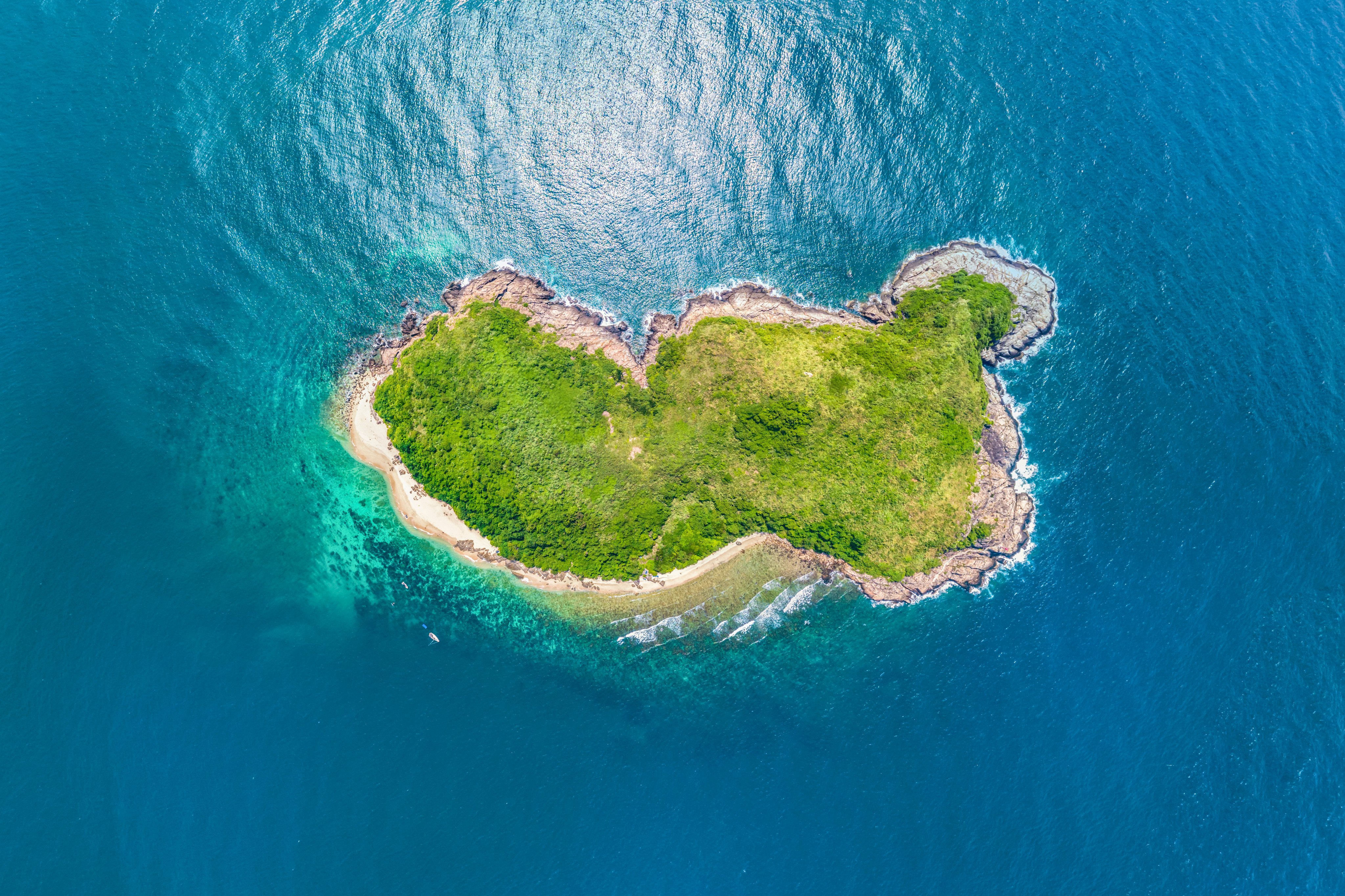 Top view of Jiajing Island, an uninhabited small island with white sand beaches and a coral reef, close to the coast of Shimei Bay in the South China Sea. Photo: Shutterstock Images
