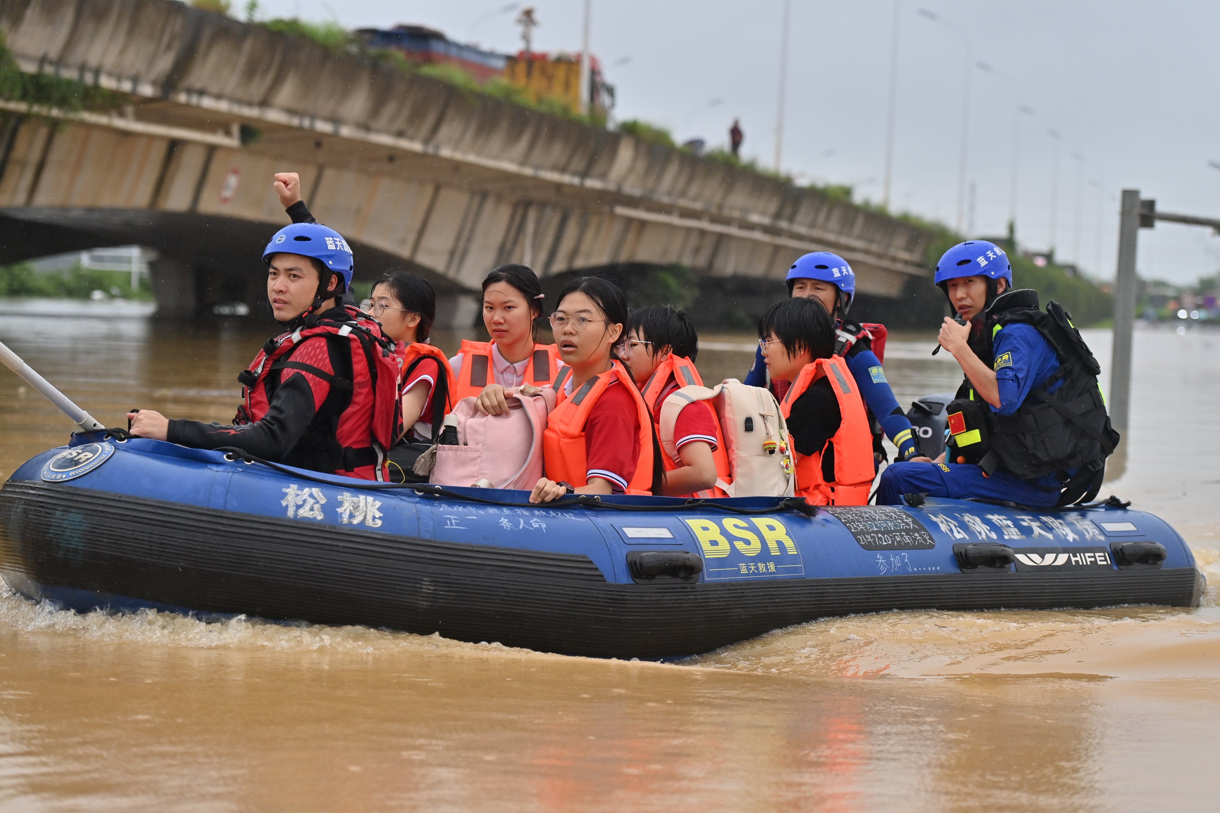 Rescuers from Guizhou evacuate stranded teachers and students at Xijiang education park in Guigang City in Guangxi Zhuang autonomous region on July 8. Photo: Xinhua