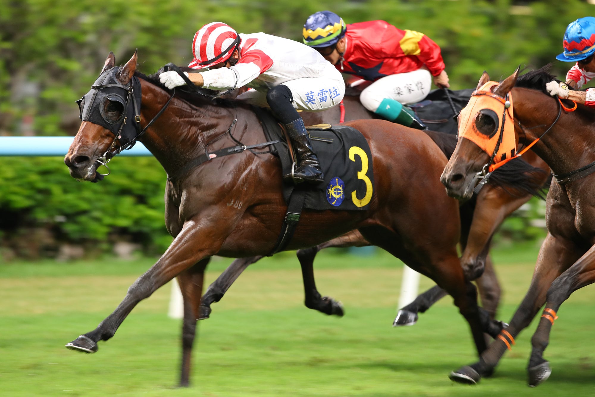 Fashion Legend, run by Joao Moreira, closes Happy Valley. Fashion Legend, run by Joao Moreira, closes Happy Valley.