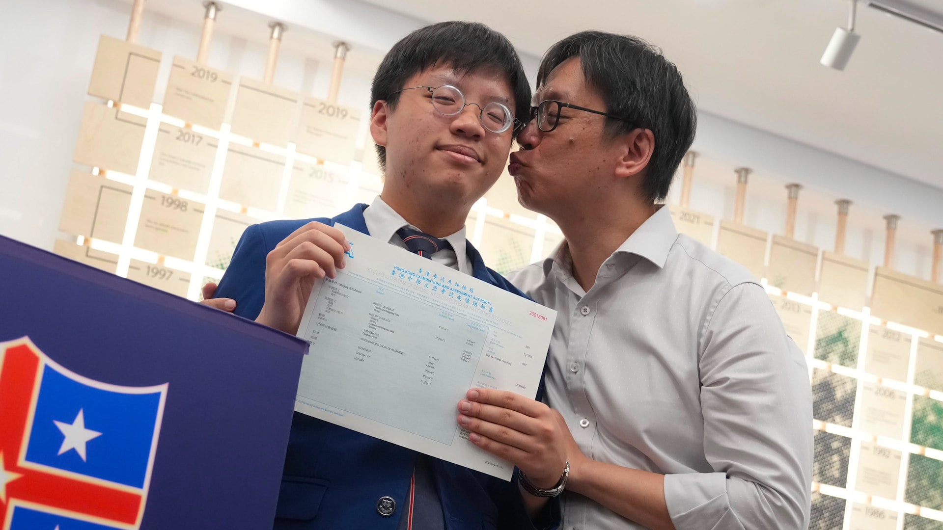 2026 HKDSE result day
Aiden Cheng Tsz-in (left) and his father