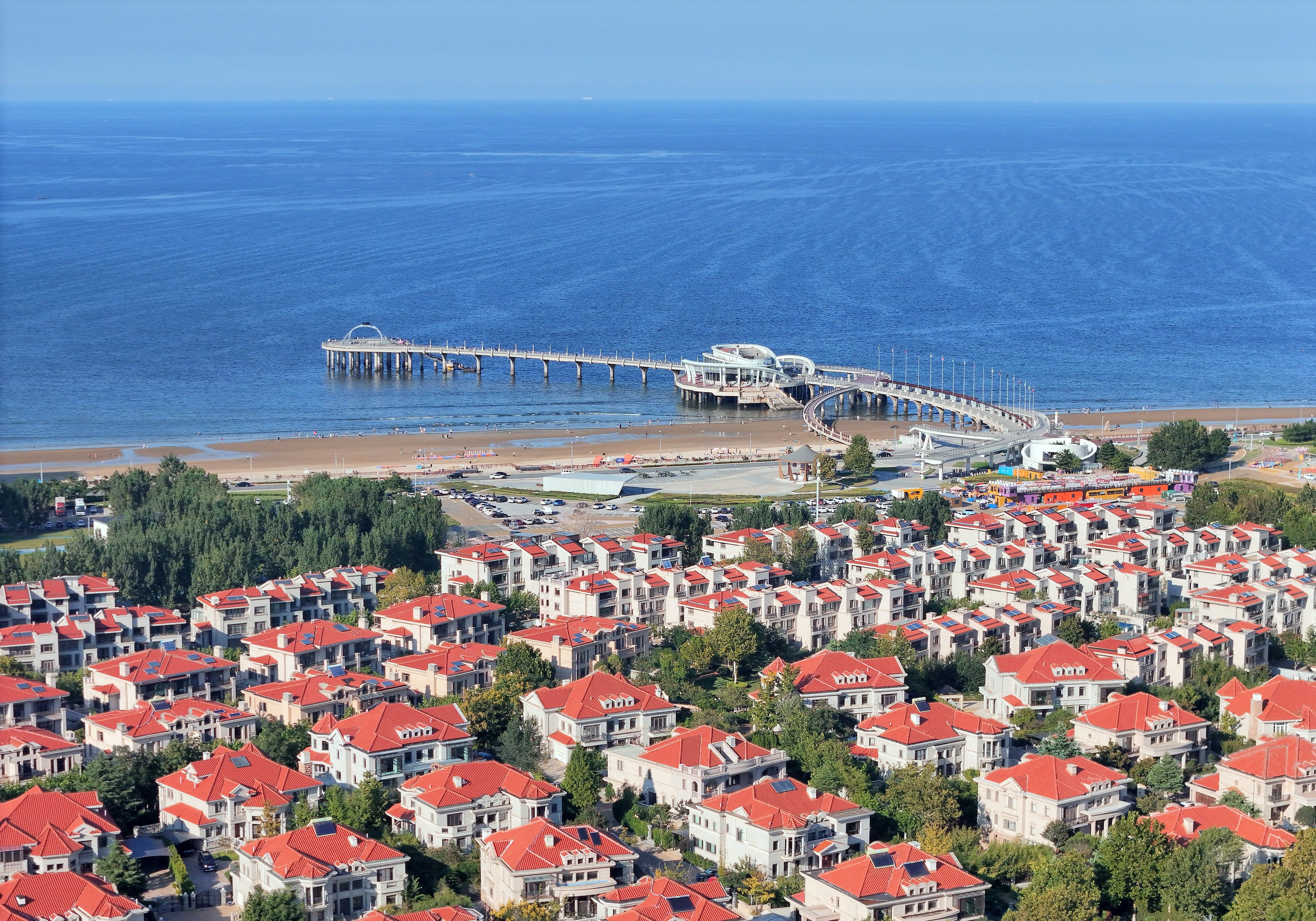 scmp.com - Peggy Ye - Luxury housing boom keeps wealthy mainland Chinese buyers at home: report