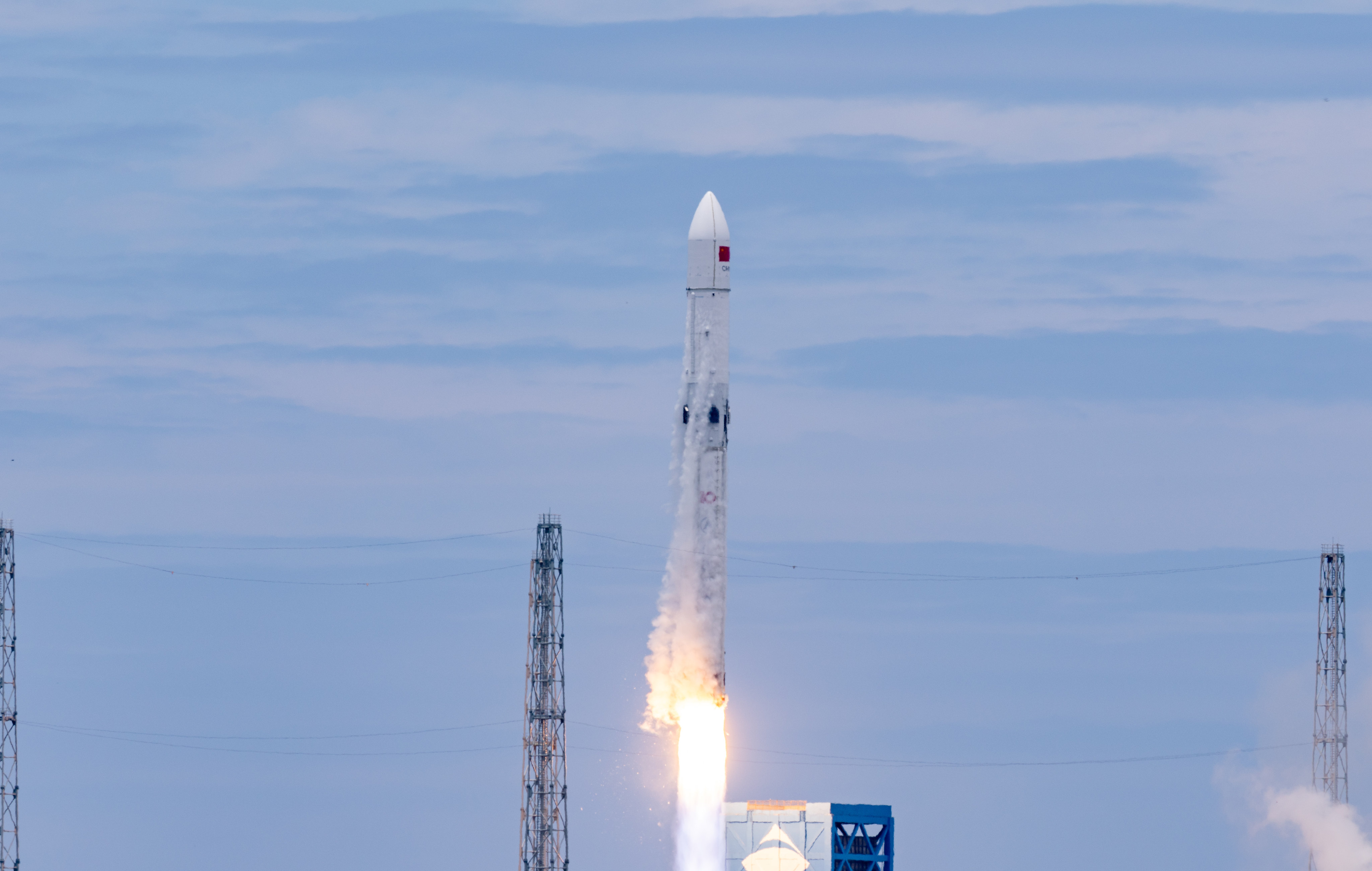 A Long March-10B carrier rocket blasts off from a spacecraft launch site in Wenchang in China's southern Hainan province on Friday. Photo: Xinhua