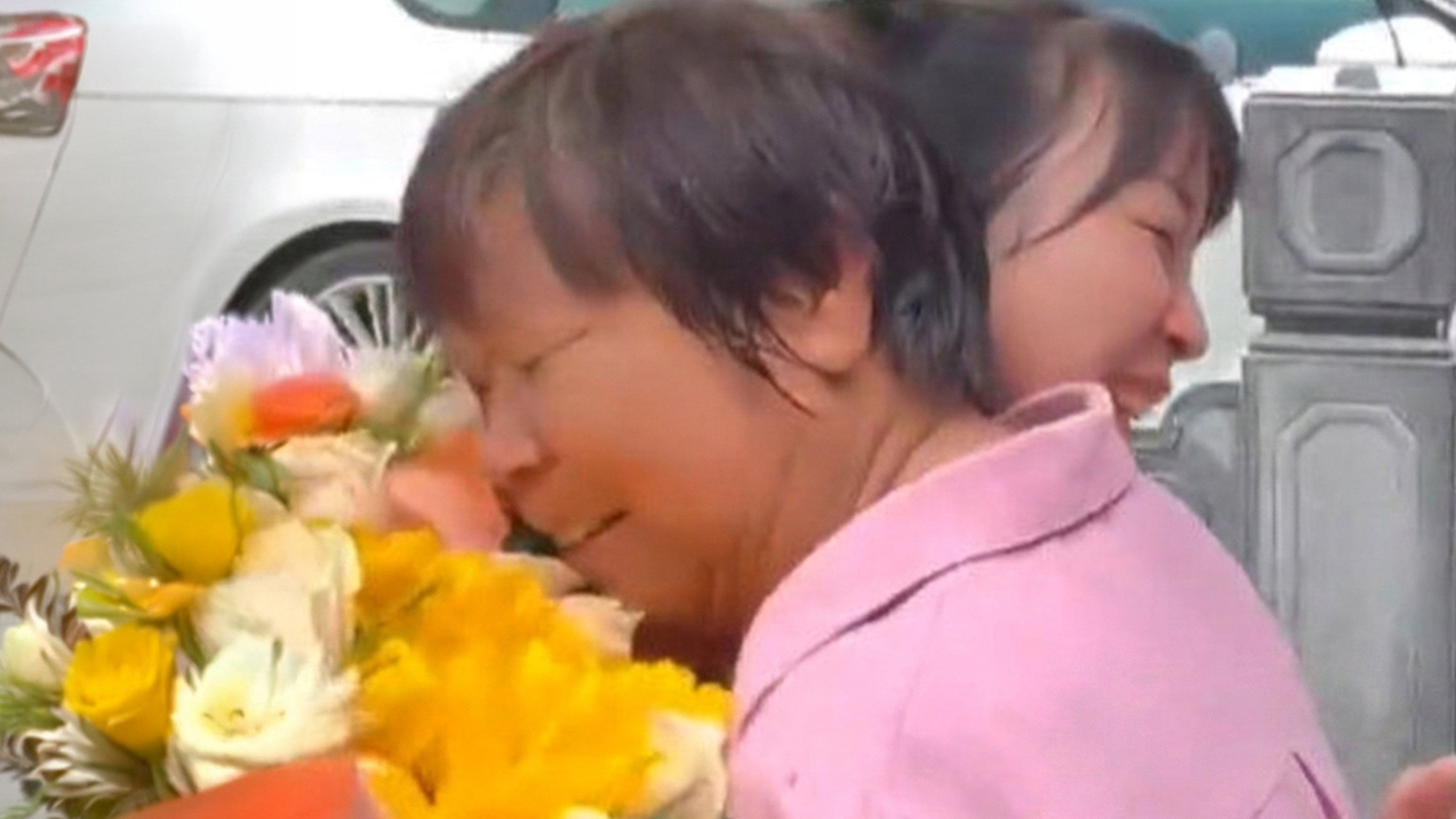 A Guangxi family spent 35 years searching for their toddler, who vanished after wandering into a bustling market located right across the street from her home. Photo: Douyin