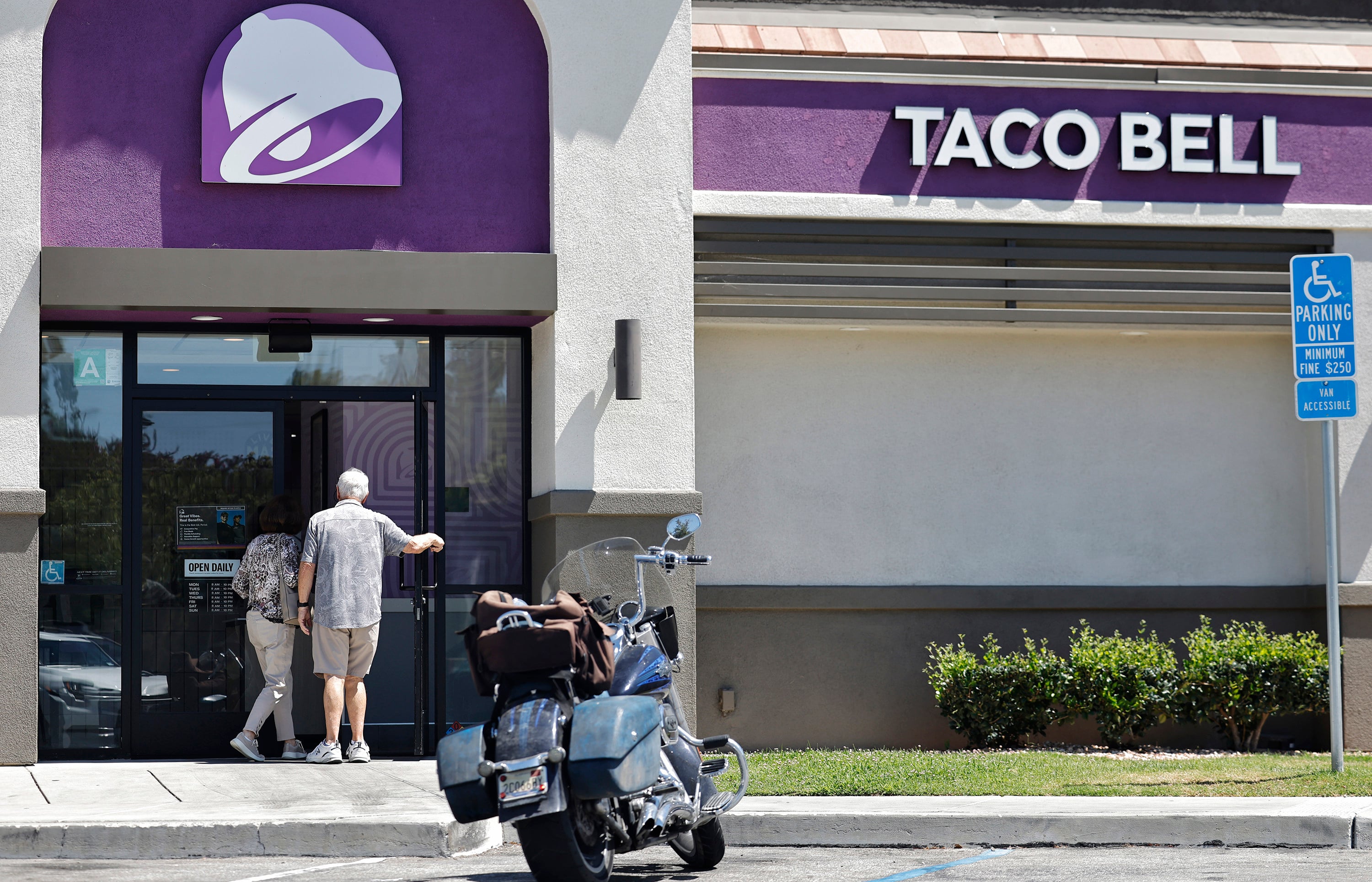 Customers enter a Taco Bell restaurant on July 14, 2026, in California. Lettuce served at some Taco Bell restaurants has led to the widespread outbreak of cyclosporiasis, a gastrointestinal illness, which has sickened thousands around the country. Photo: Getty Images/TNS