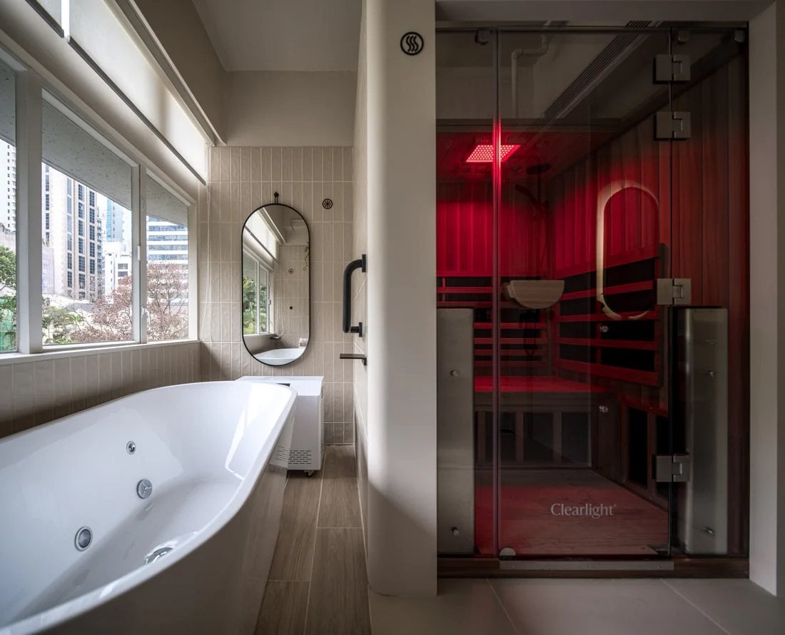 A peek inside Acme Wellness Hong Kong's contrast therapy suite, with a cold plunge tub and sauna. Photo: Handout