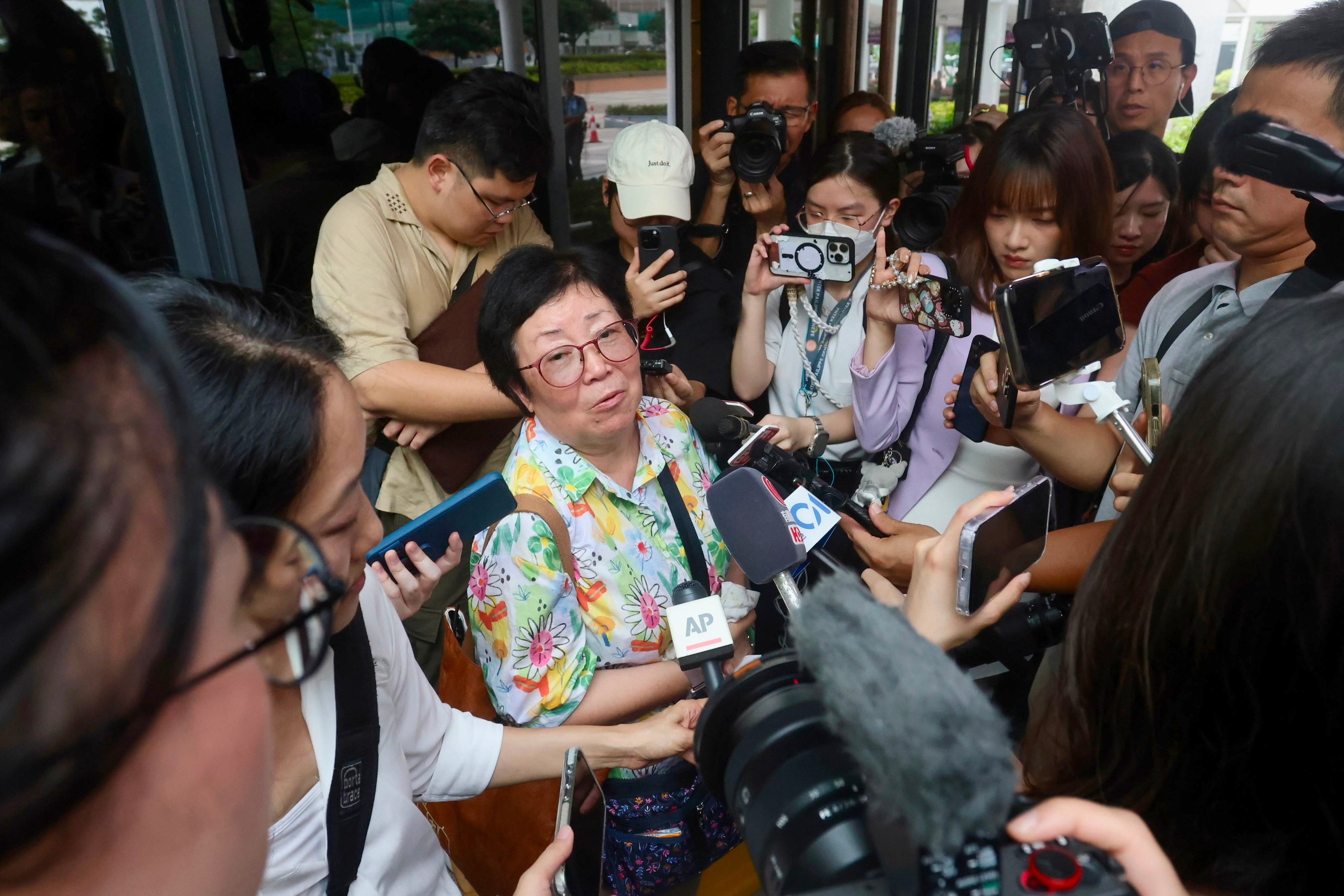 Wang Fuk Court resident Peggy Liu talks to the media after the hearings on Friday. Photo: Jonathan Wong
