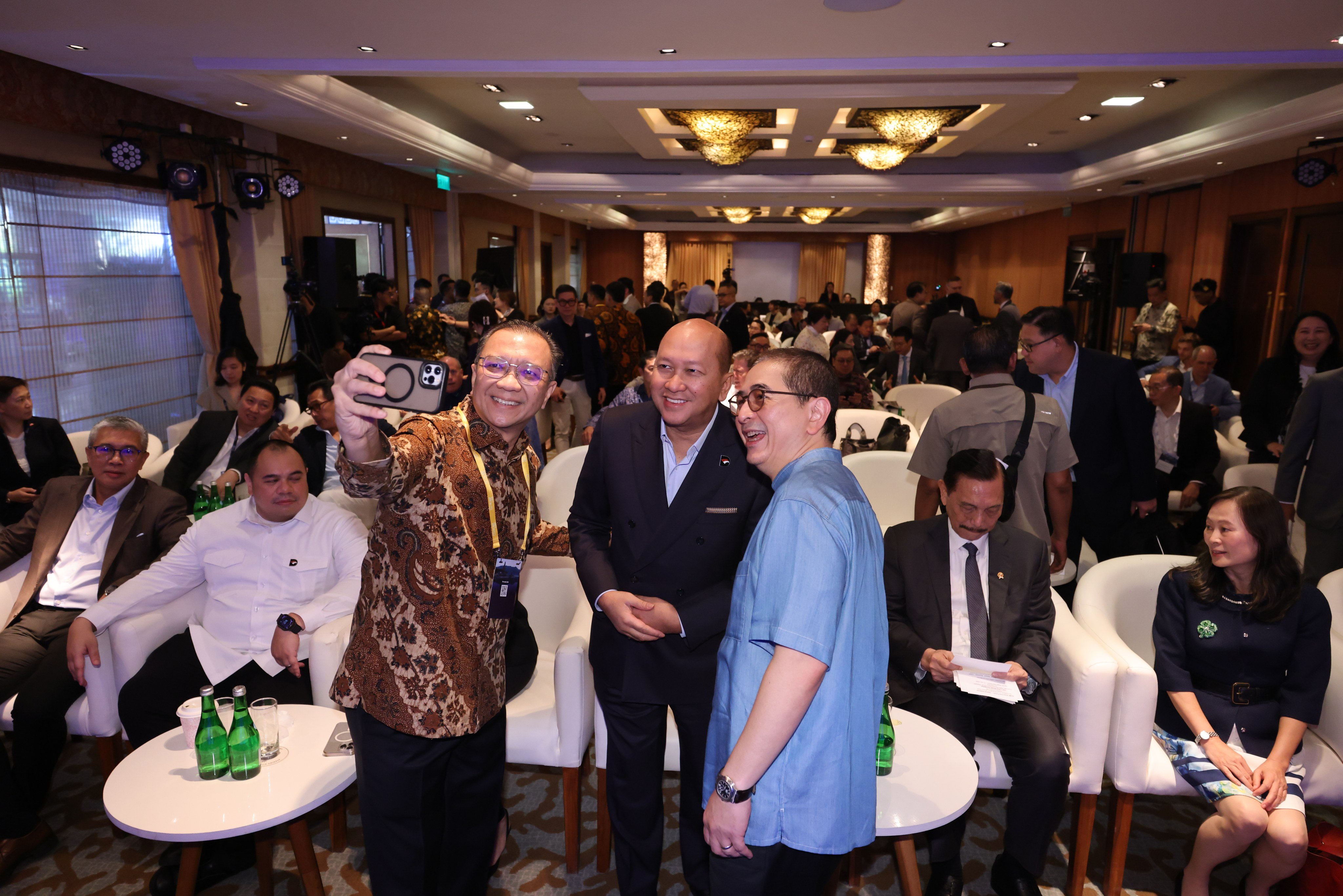 Rosan Perkasa Roeslani, (holding phone) CEO, Danantara Indonesia, interacts with panellists and attendees at the Nusa Dua Forum in Bali on Friday. Photo: Nora Tam