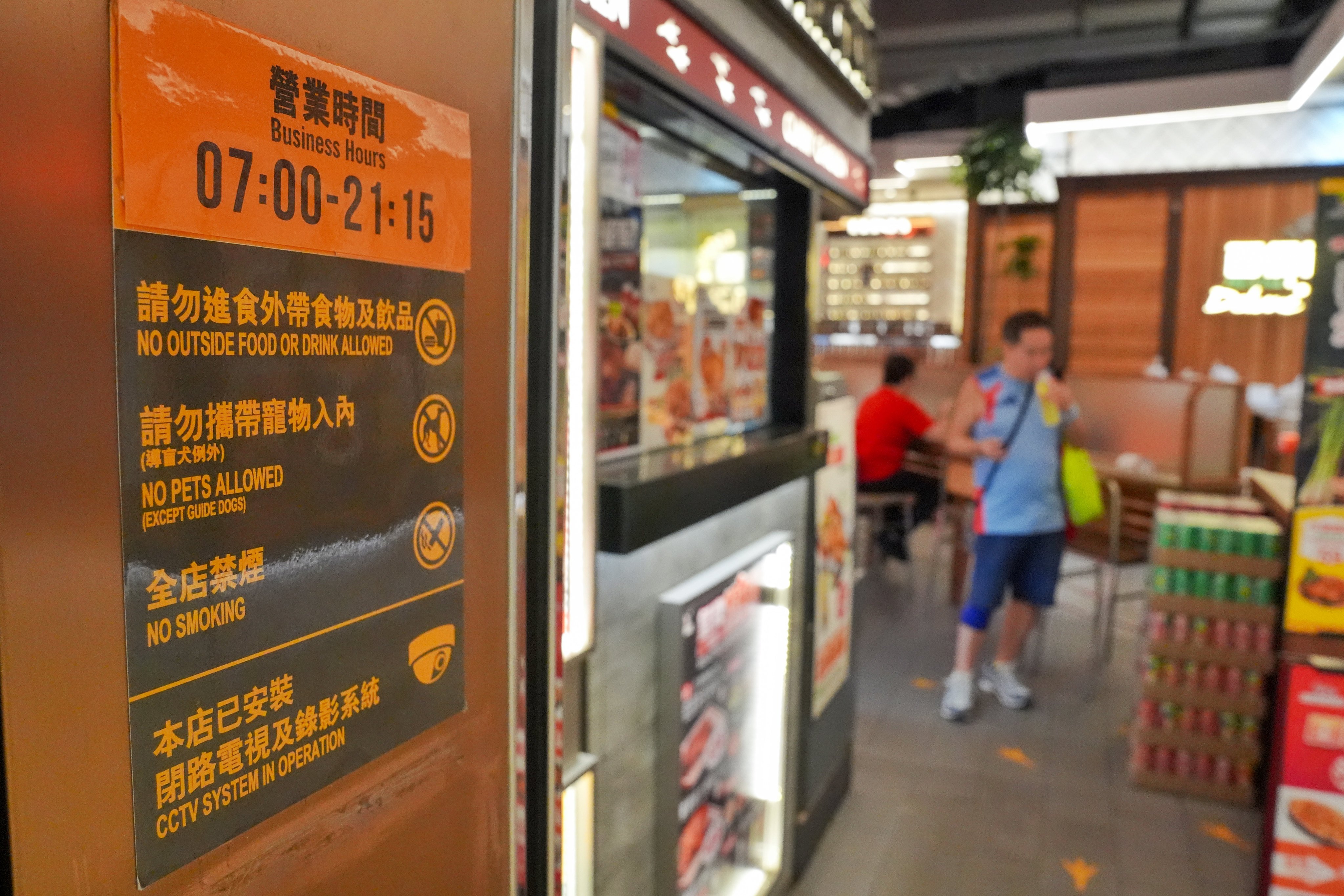 A branch of Cafe 100% in Nam Cheong is no longer accepting pets, though it still holds a licence. Photo: Elson Li