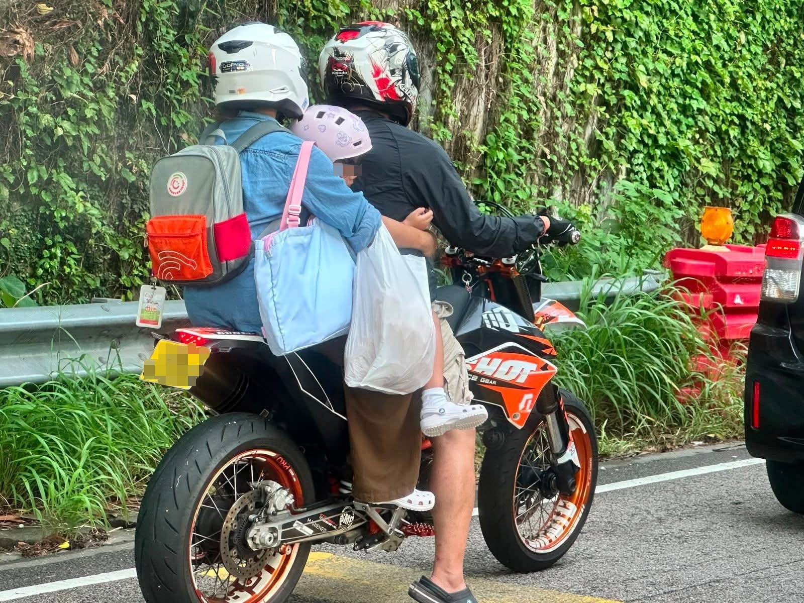 The force condemned the behaviour, reminding the public that it was illegal to carry more than one passenger unless the vehicle was equipped with a sidecar. Photo: Facebook/HKBikerHub