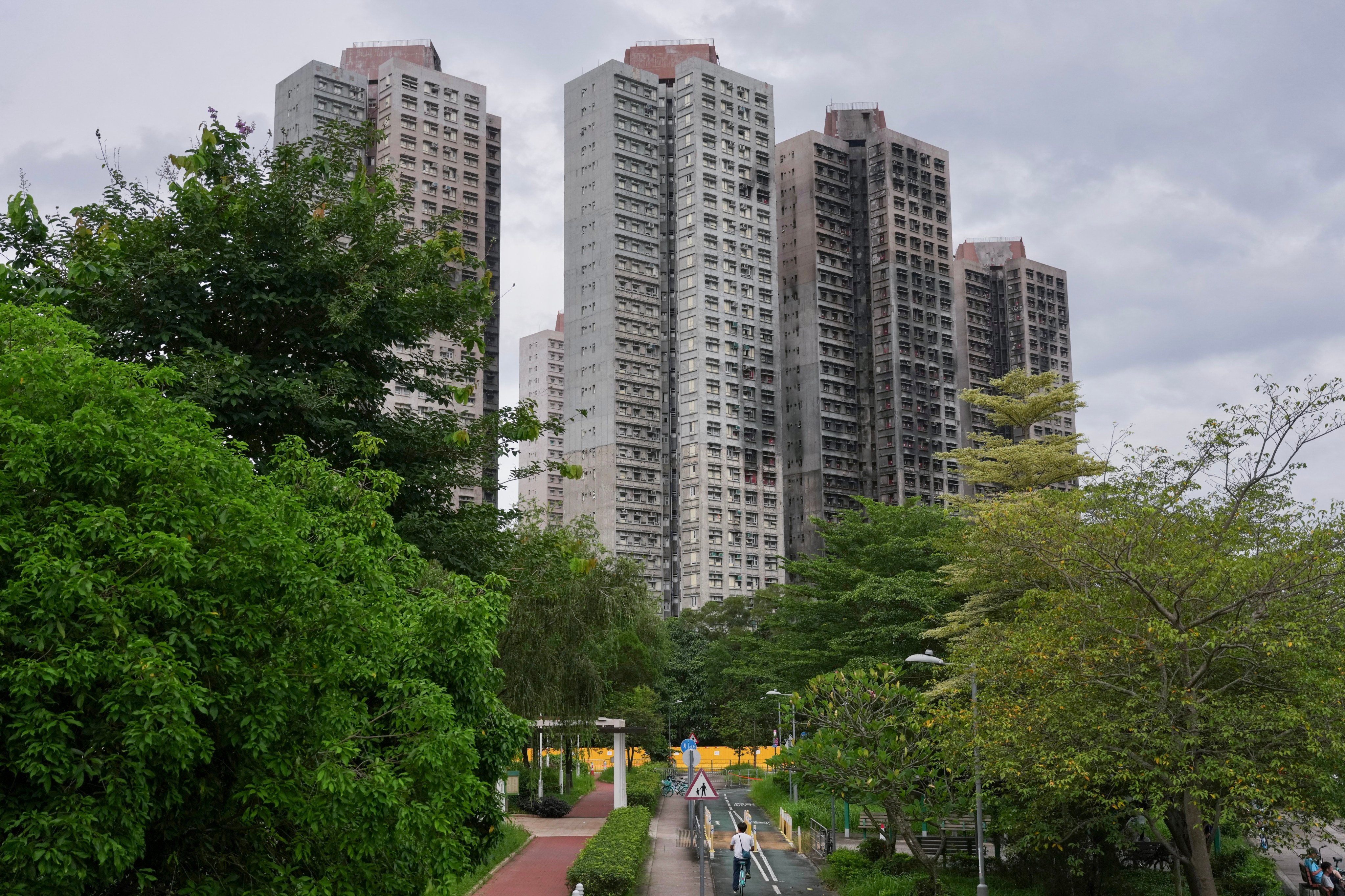Substandard non-fire-retardant scaffolding netting had been used in the renovation project at Wang Fuk Court, an independent investigating committee has heard. Photo: Karma Lo