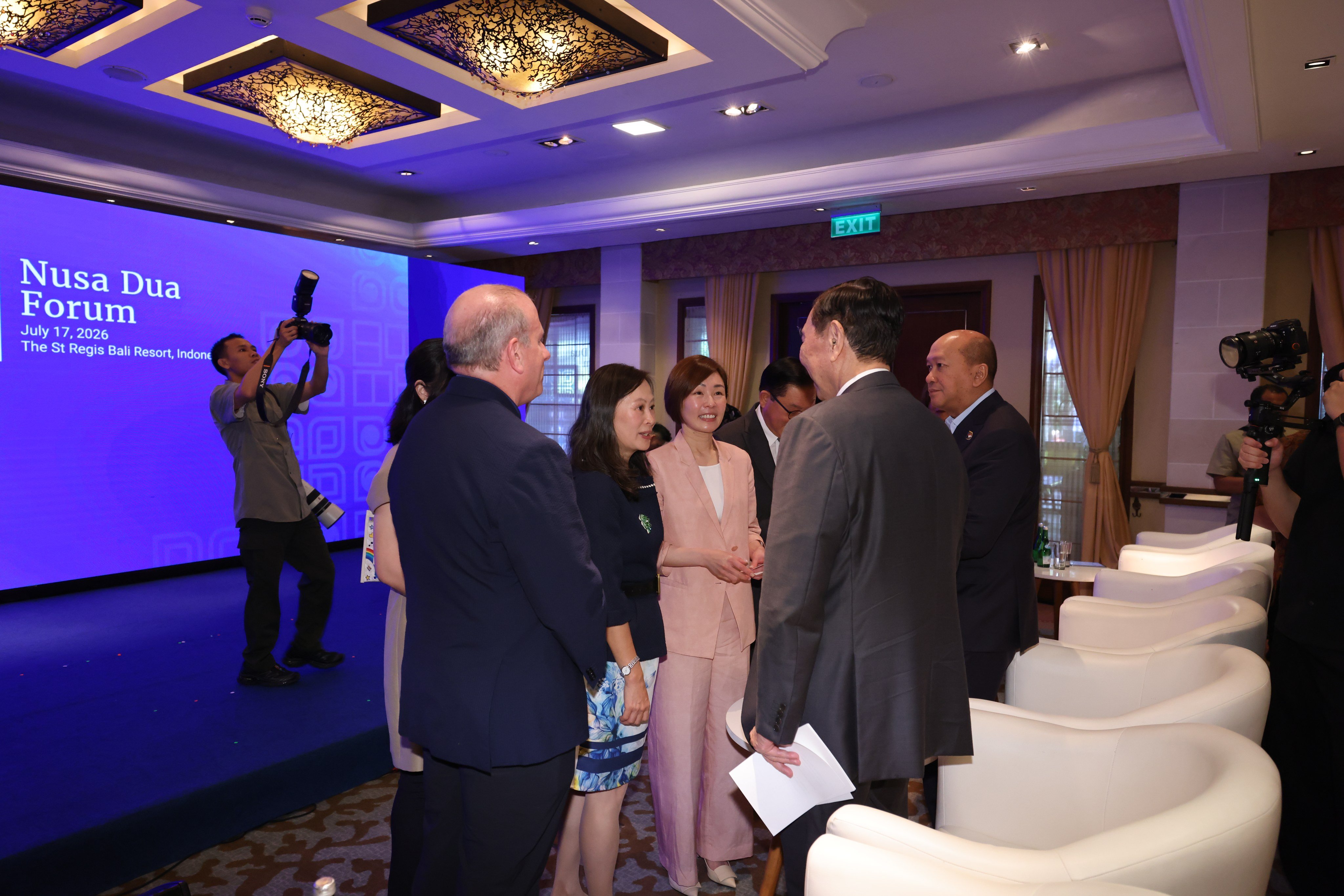 (Facing from left): Tammy Tam, publisher, South China Morning Post and Clara Chan, CEO, Hong Kong Investment Corporation, chat with (from right) Rosan Perkasa Roeslani, CEO, Danantara Indonesia and Luhut Binsar Pandjaitan, chairman, National Economic Council, Indonesia, at the Nusa Dua Forum in Bali on Friday. Photo: Nora Tam