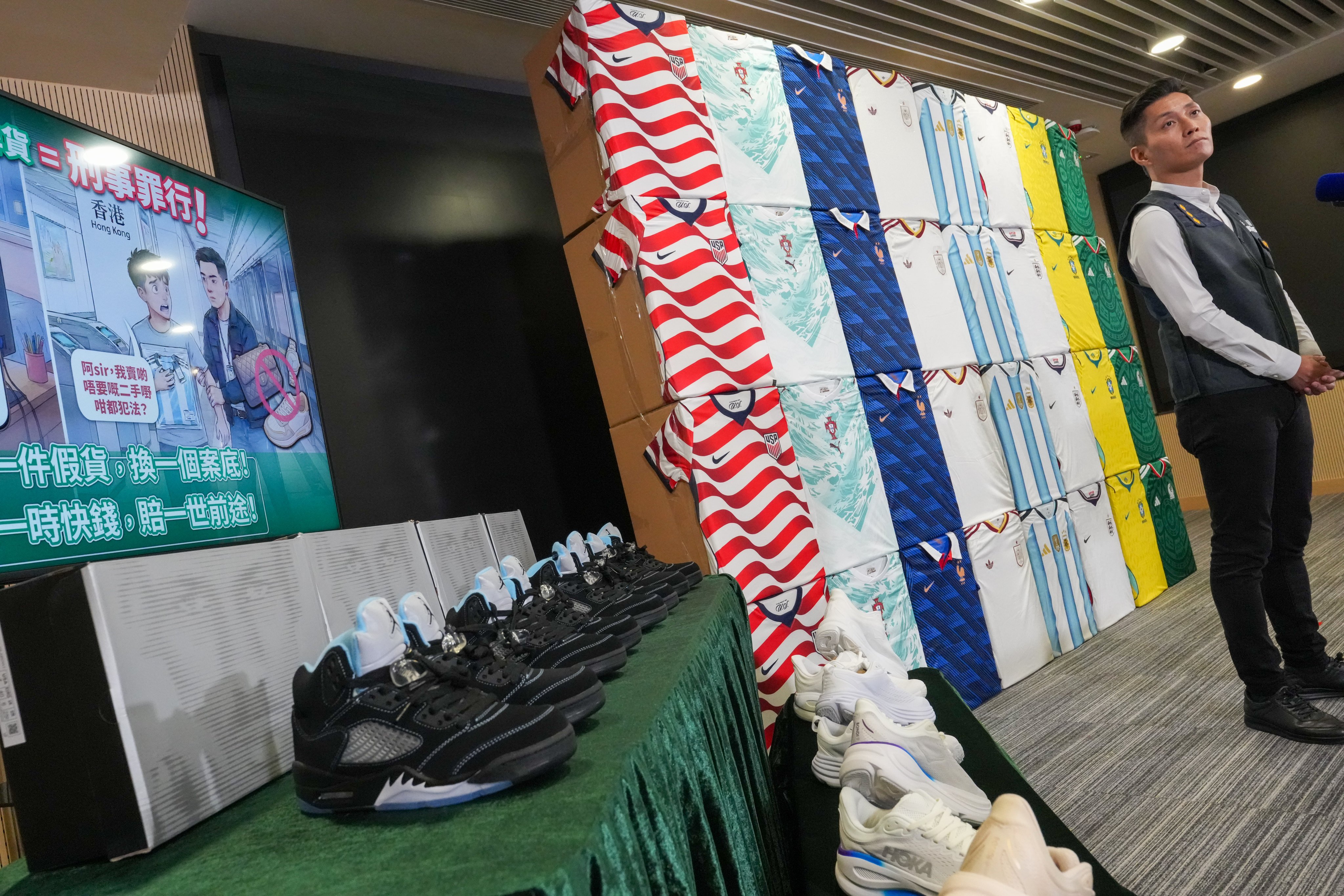Ng Ka-chun, commander of customs’ intellectual property technology crime investigation division, holds a press briefing on Monday, with some of the seized items on display. Photo: Jelly Tse