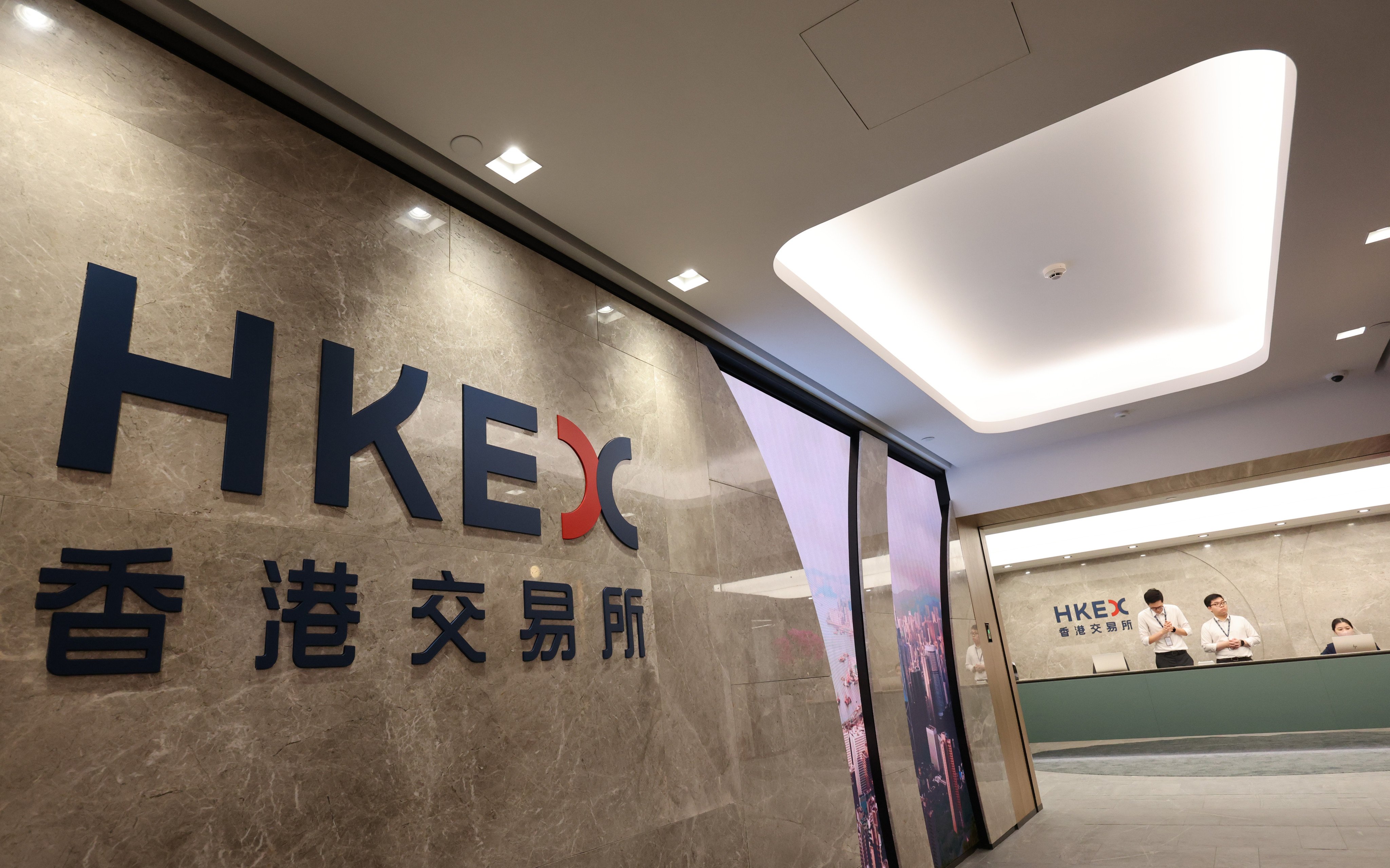 HKEX says it is in talks with the SFC on trading hours, without giving specifics. Photo: Jelly Tse.