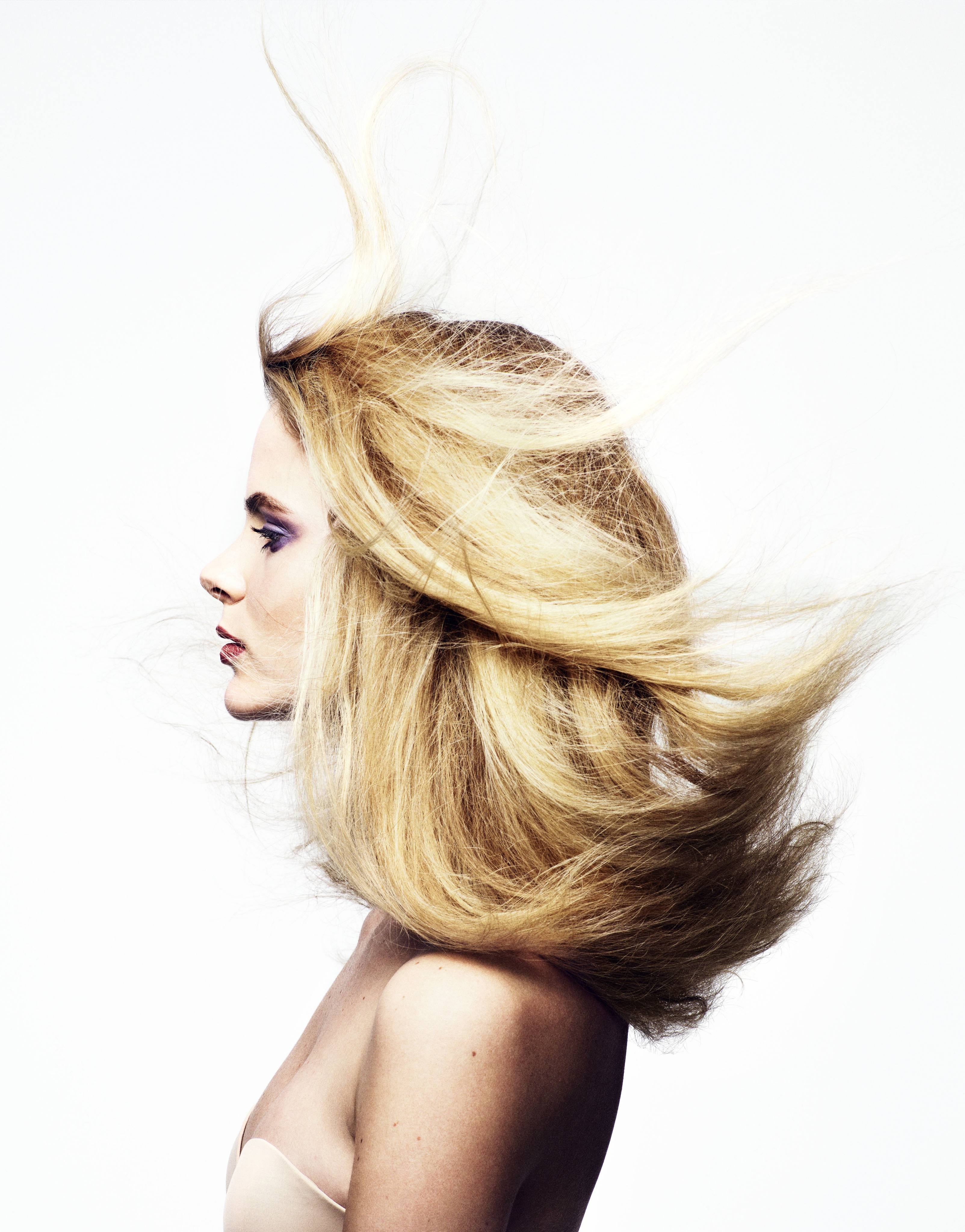 Pay close attention to the products you use to prevent your hair from going out of control in summer. Photo: Trunk Archive