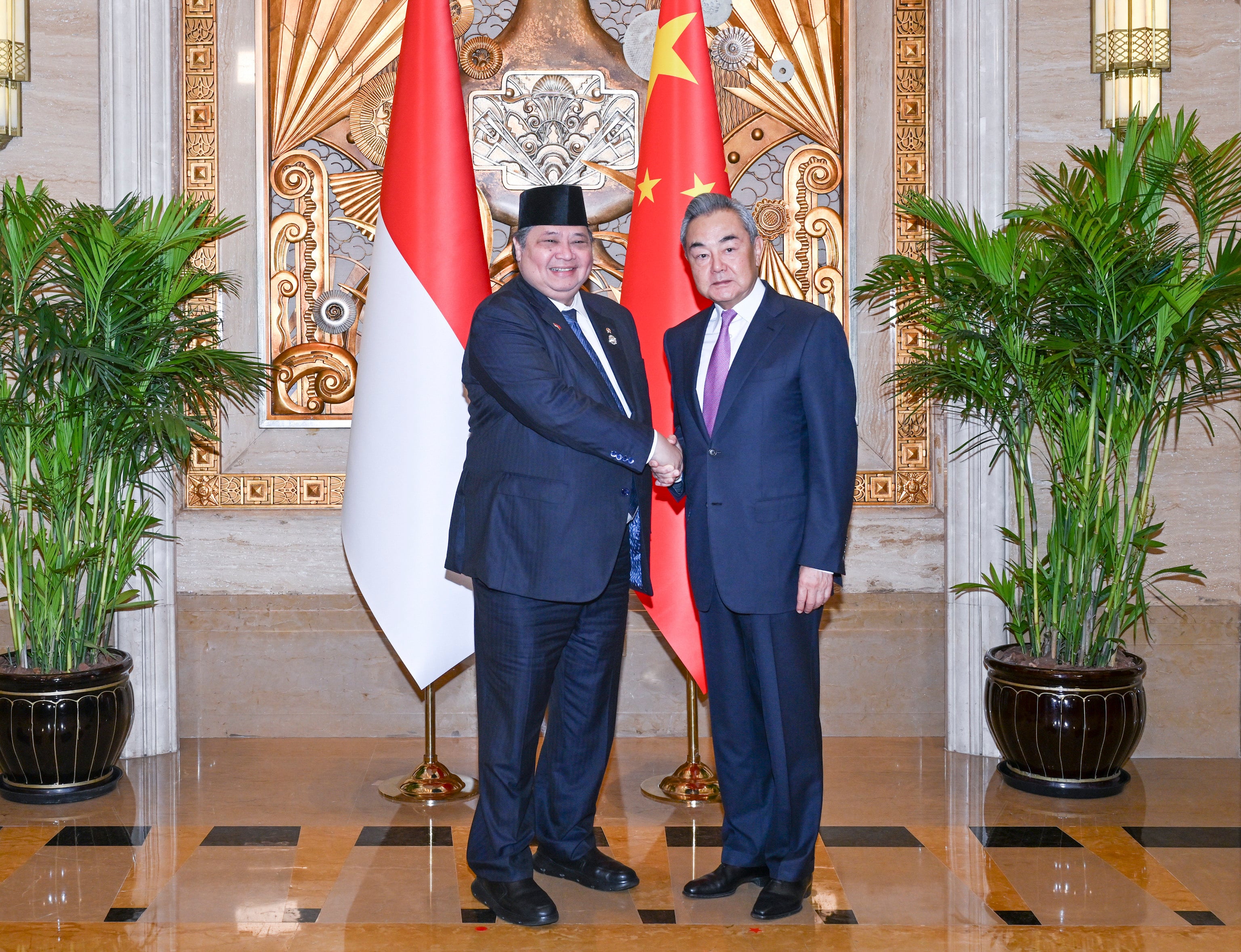 Indonesian Coordinating Minister for Economic Affairs Airlangga Hartarto (left), who represented the country at the 2026 World Artificial Intelligence Conference in Shanghai on Thursday, with Chinese Foreign Minister Wang Yi. Photo: Xinhua