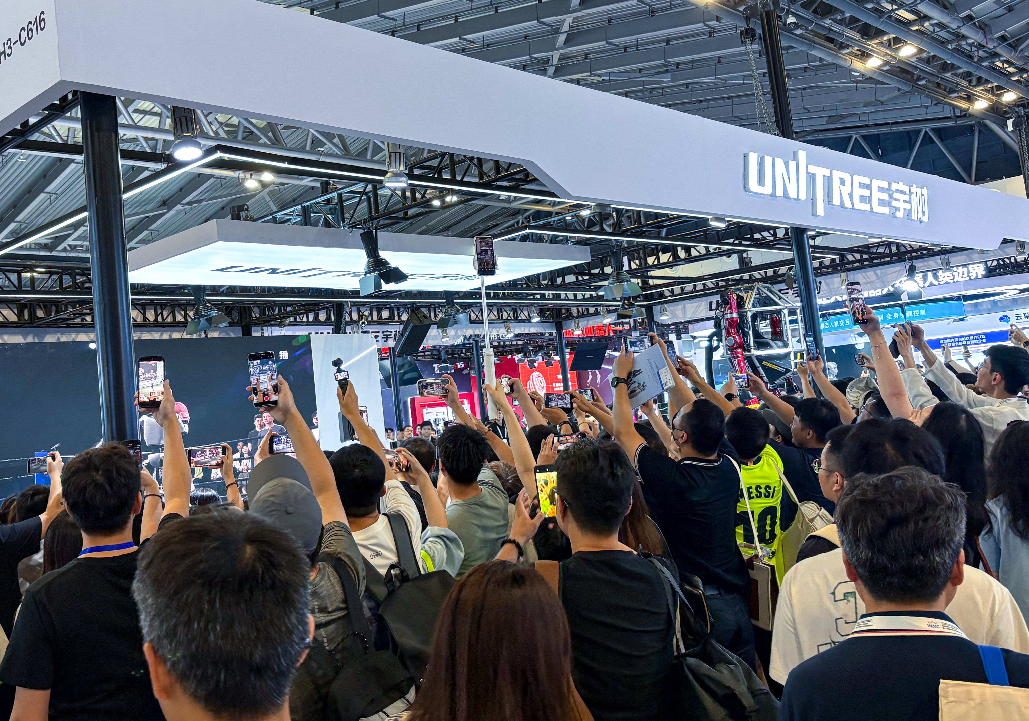 scmp.com - Ann Cao - Heat, hardware and high stakes at China's biggest World AI Conference