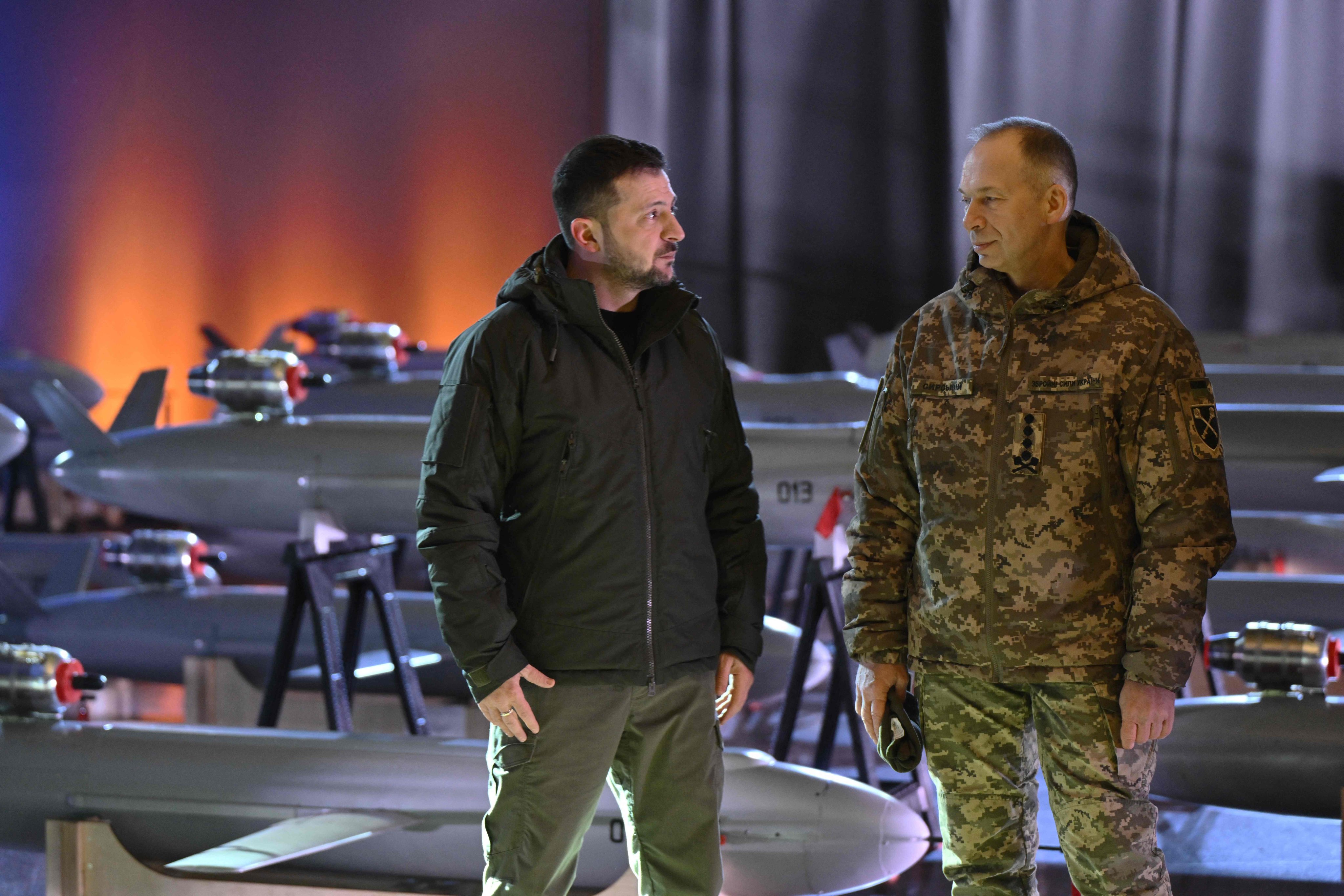 Ukrainian President Volodymyr and Oleksandr Syrsky, who has been sacked as army chief. Photo: AFP