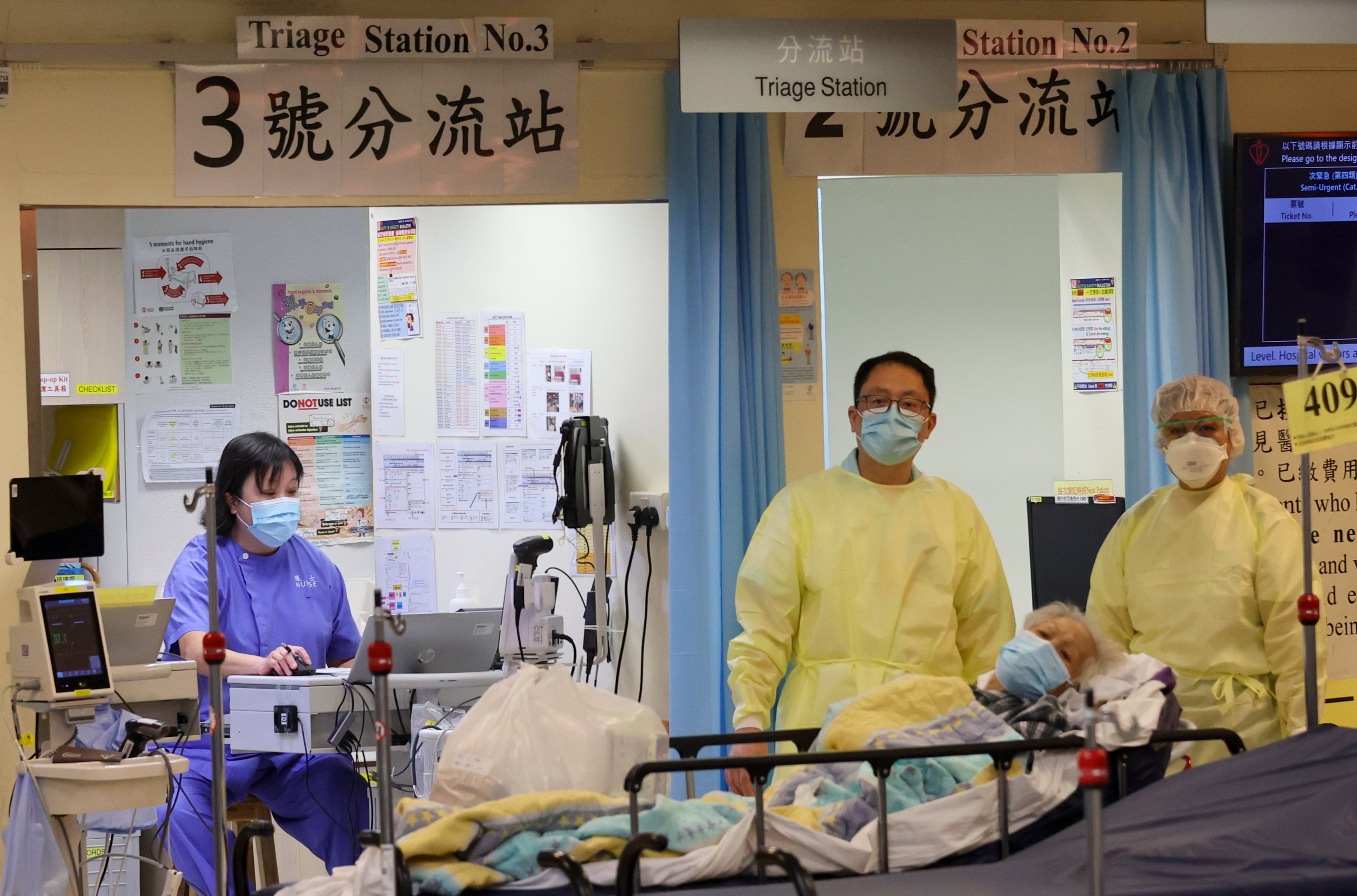 Nurses at work in Queen Elizabeth Hospital. Photo: Yik Yeung-man