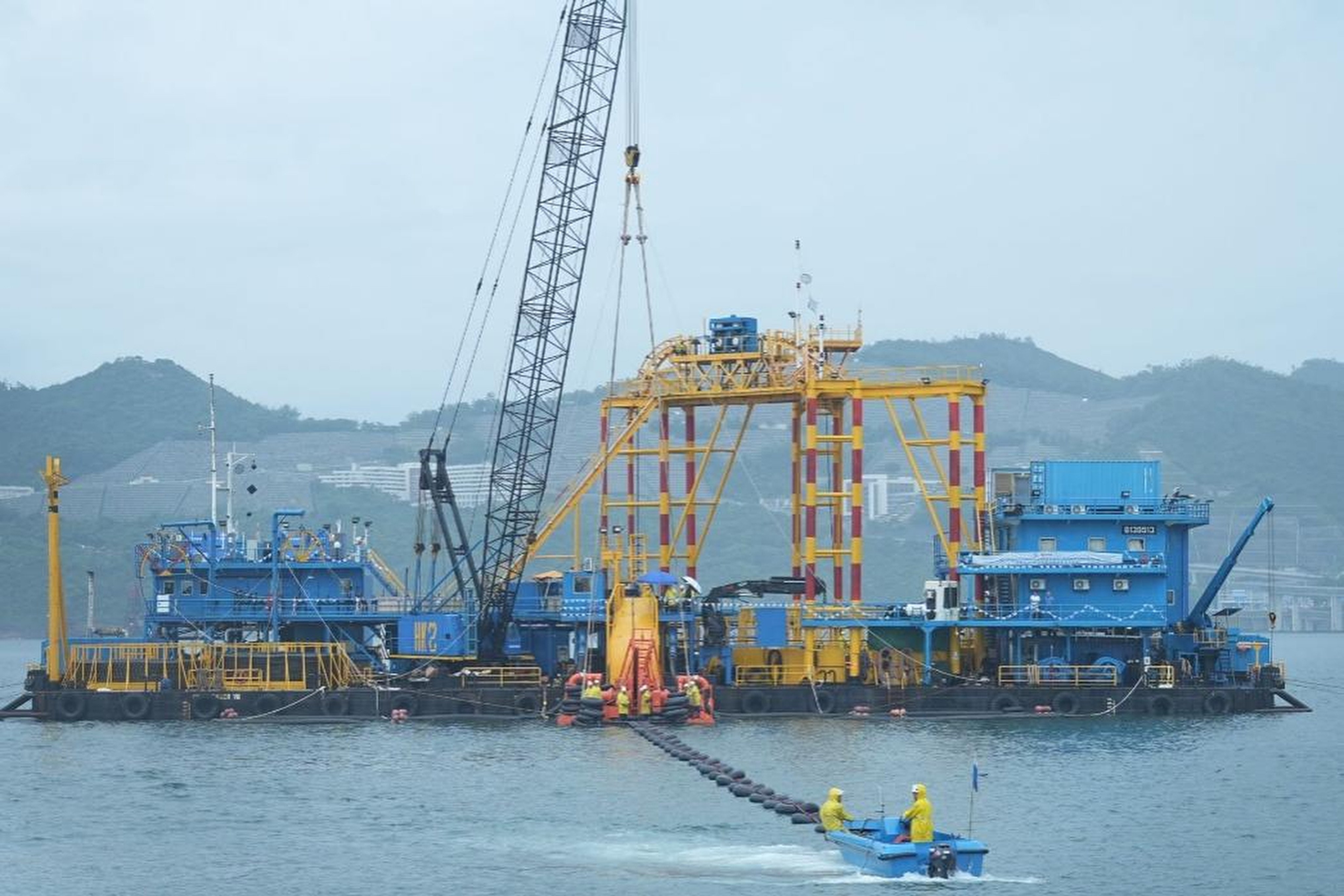 A new state-of-the-art submarine cable enabling faster internet for Cambodia has made a successful landing in Hong Kong earlier this week. Photo: Sina