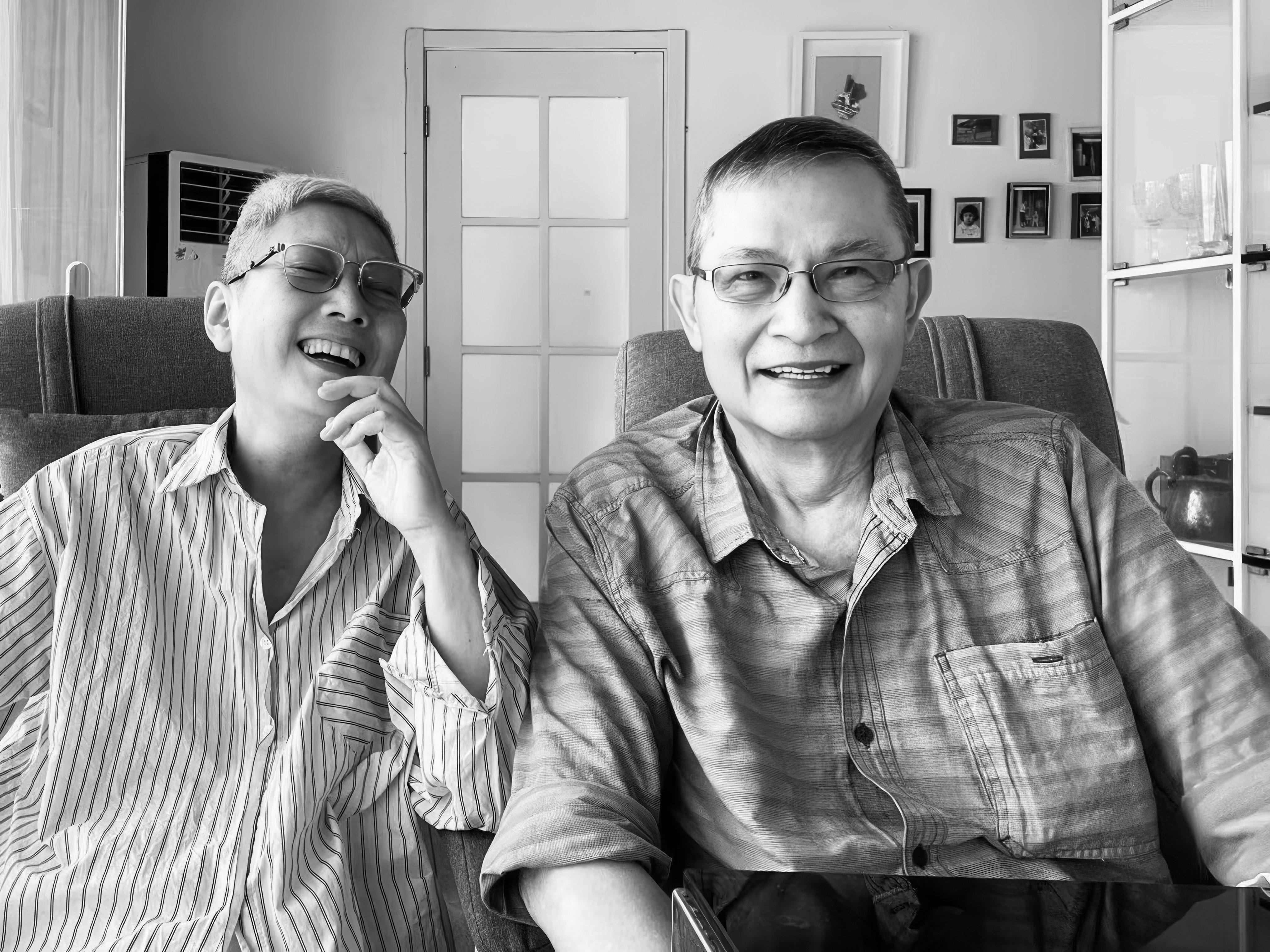 Ackbar Abbas (right) and his third wife, Liu Sola (left), at their home in Beijing. Abbas, a scholar who profoundly influenced Hong Kong arts and academia with his work, has died aged 84. Photo: Chang Yung-ho