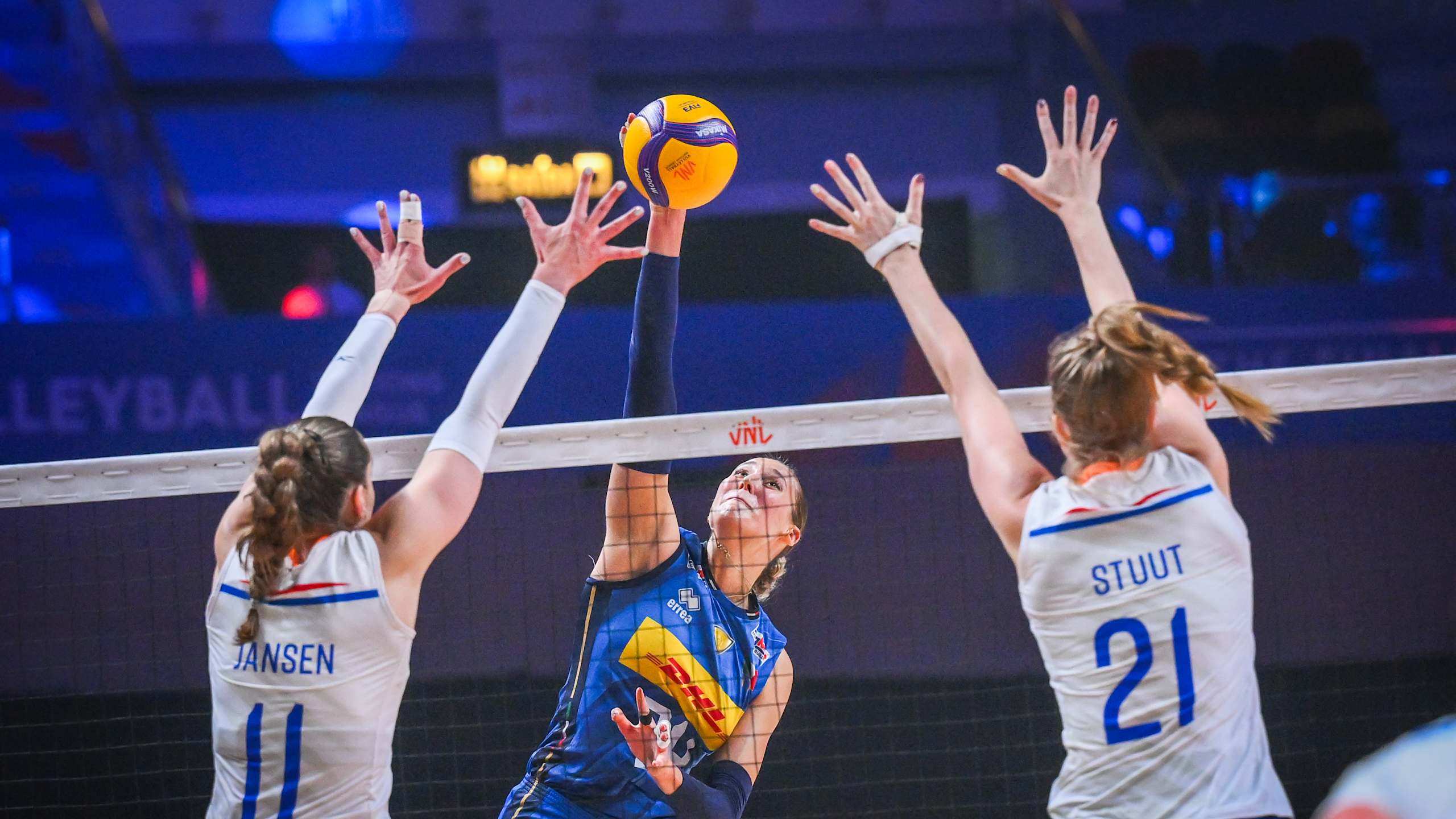 Defending champions Italy eased into the semi-finals of the Women’s Volleyball Nations League with a 3-0 win over the Netherlands in Macau. Photo: WVBNL